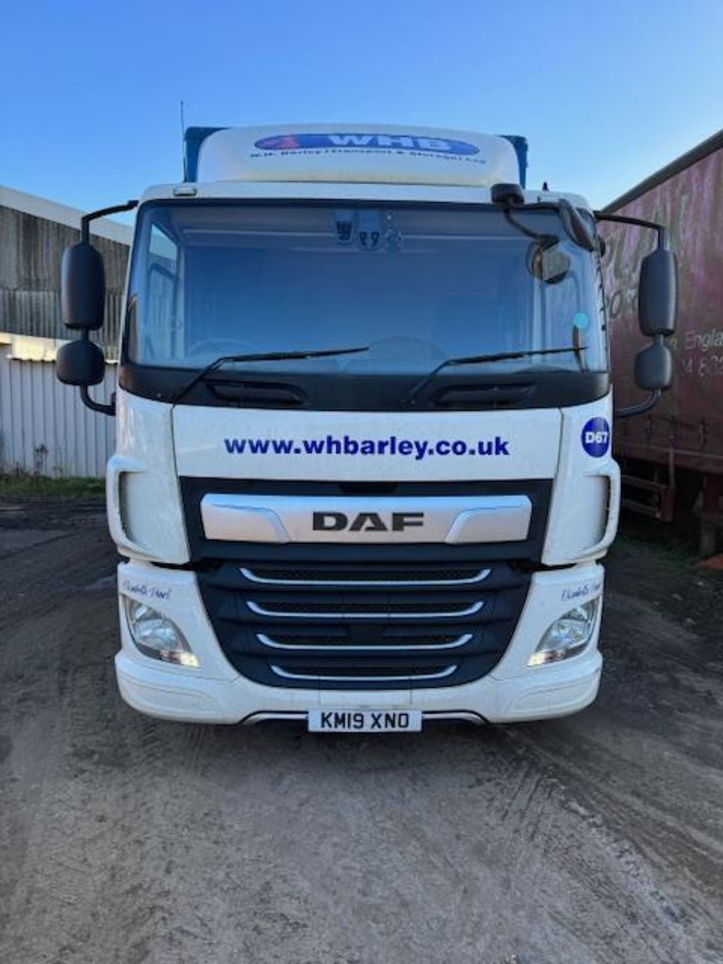 DAF CF 260 sleep cab euro 6 18T curtainside lorry with foldaway tail lift - Image 3 of 18