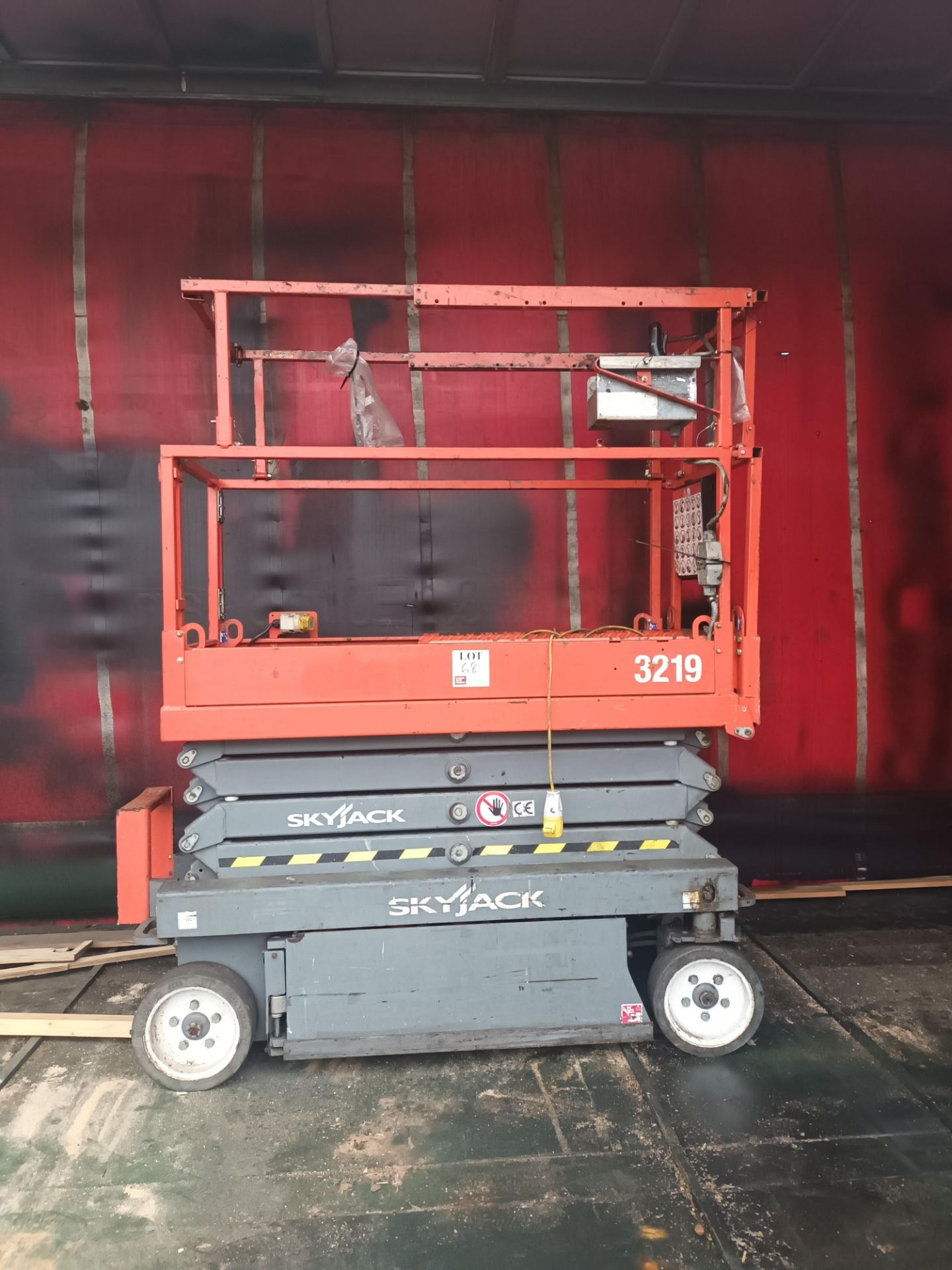 SkyJack SJ III 3219 scissor lift (2016) Serial No. 22093681 - Image 2 of 6