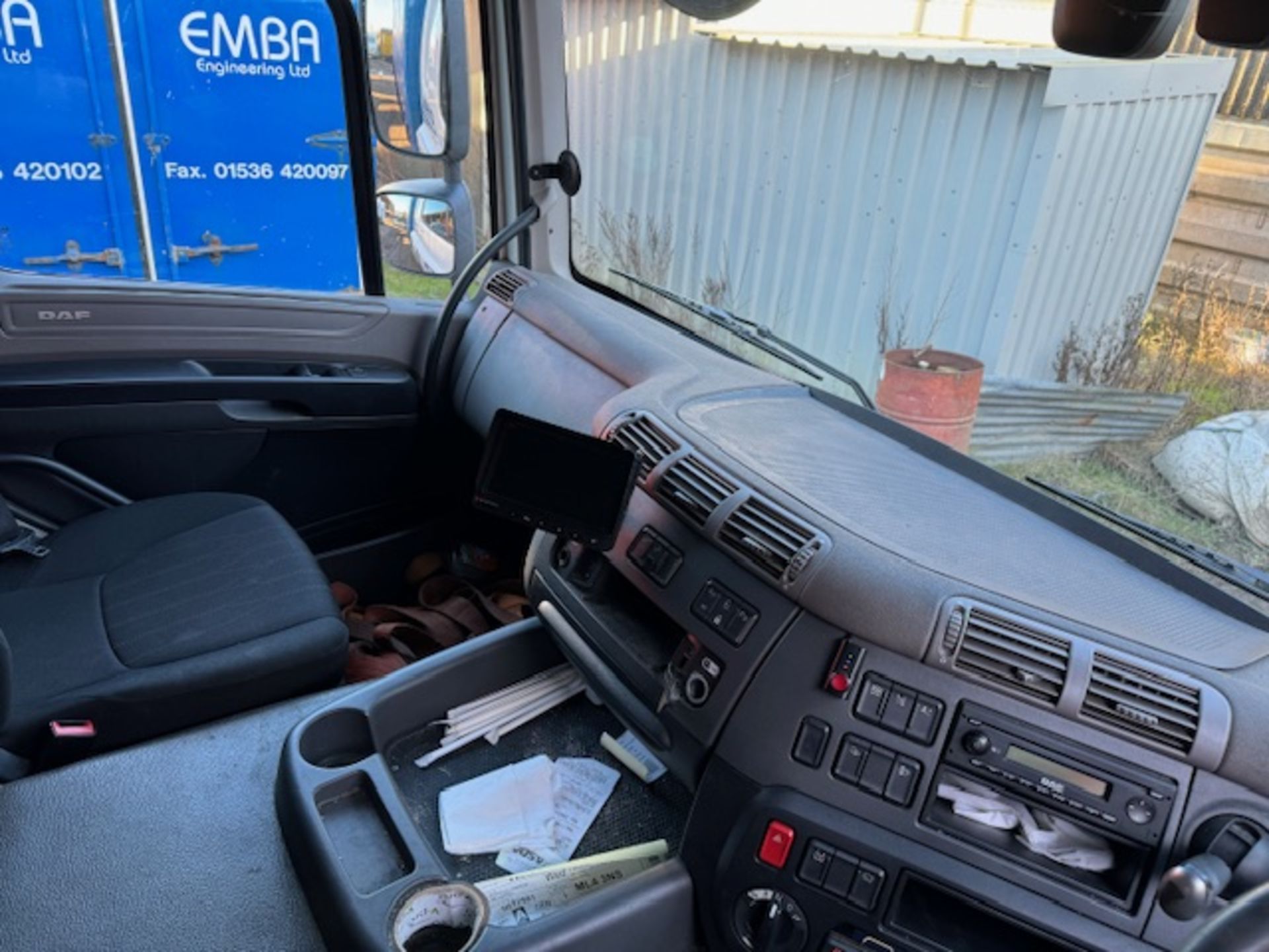 DAF CF 260 sleep cab euro 6 18T curtainside lorry with foldaway tail lift - Image 16 of 18