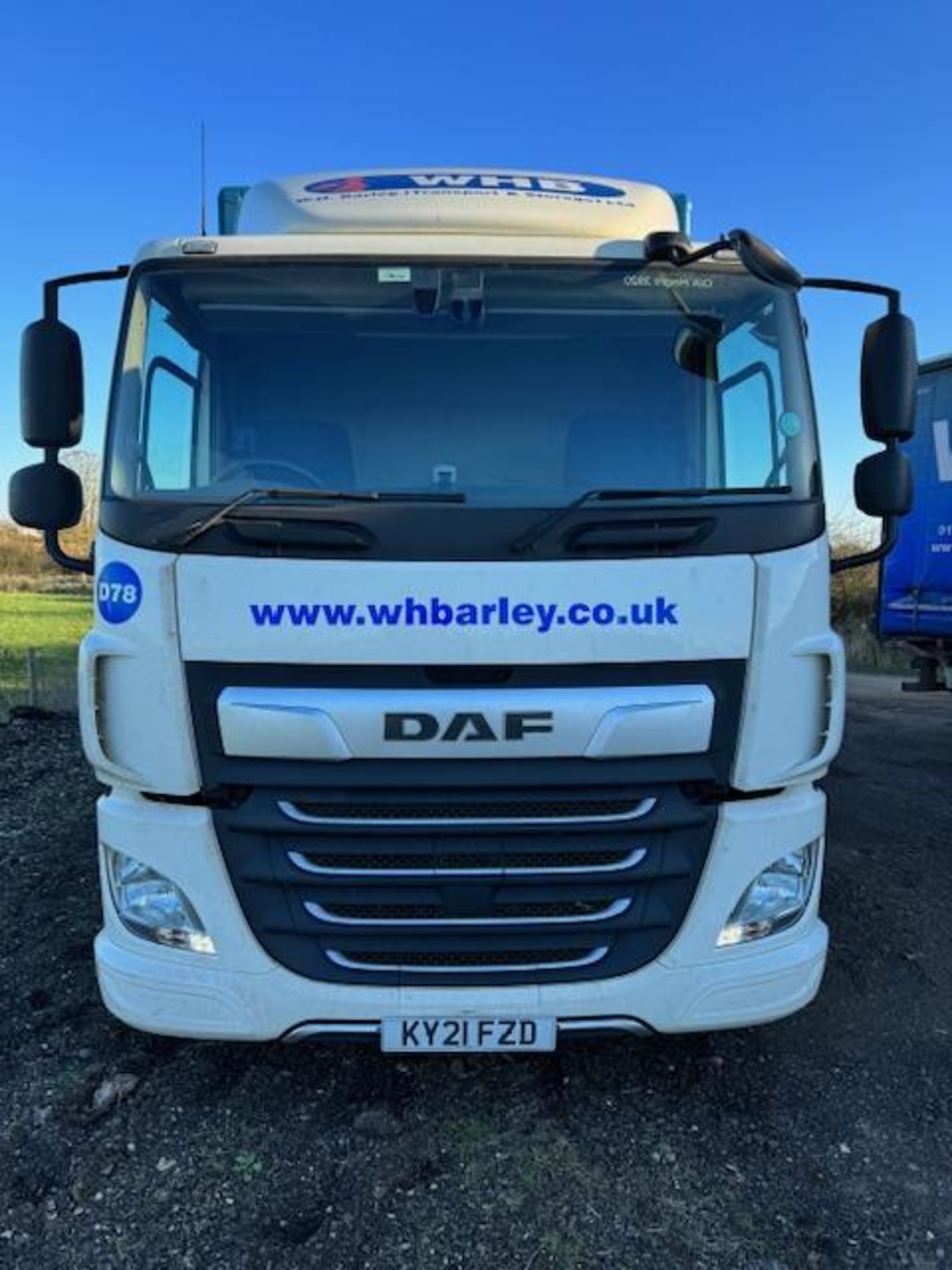 DAF euro 6 18T curtainside lorry with foldaway tail lift - Image 3 of 18