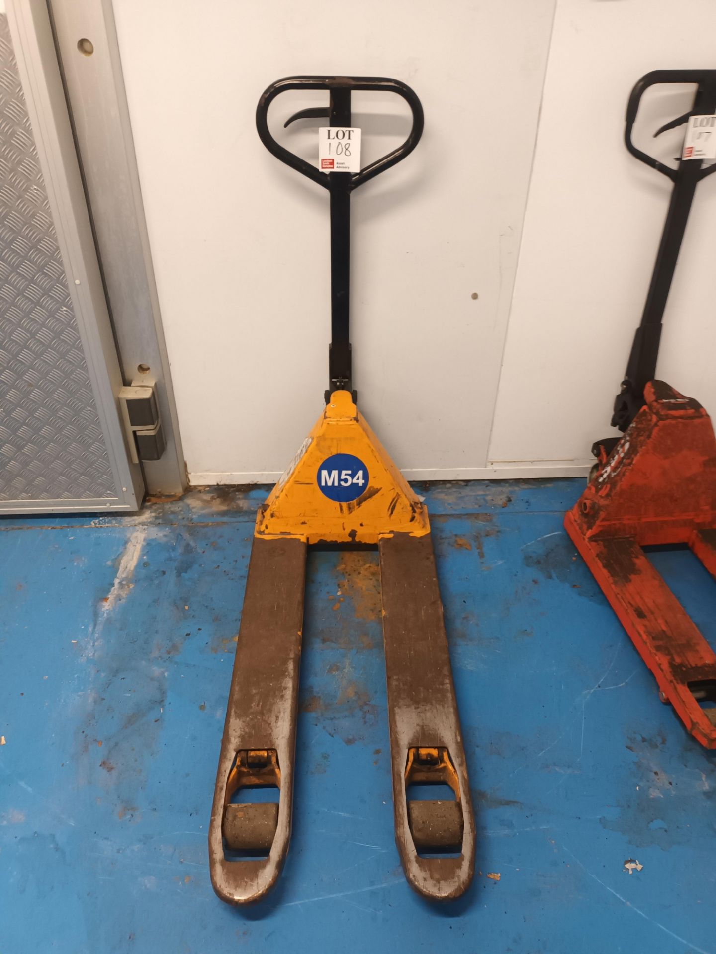 Manual pallet truck