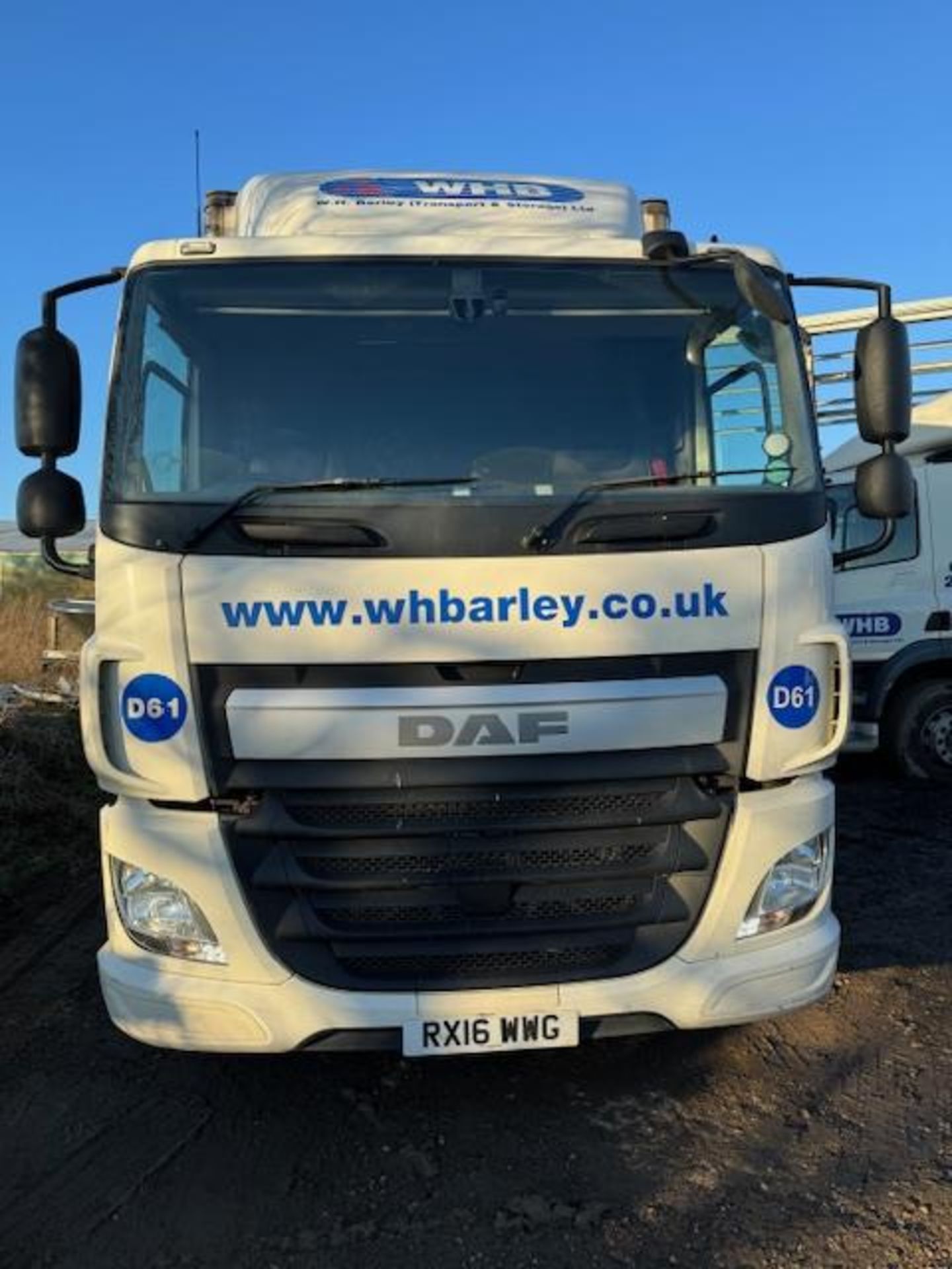 DAF euro 6 18T curtainside lorry with foldaway tail lift - Image 3 of 18