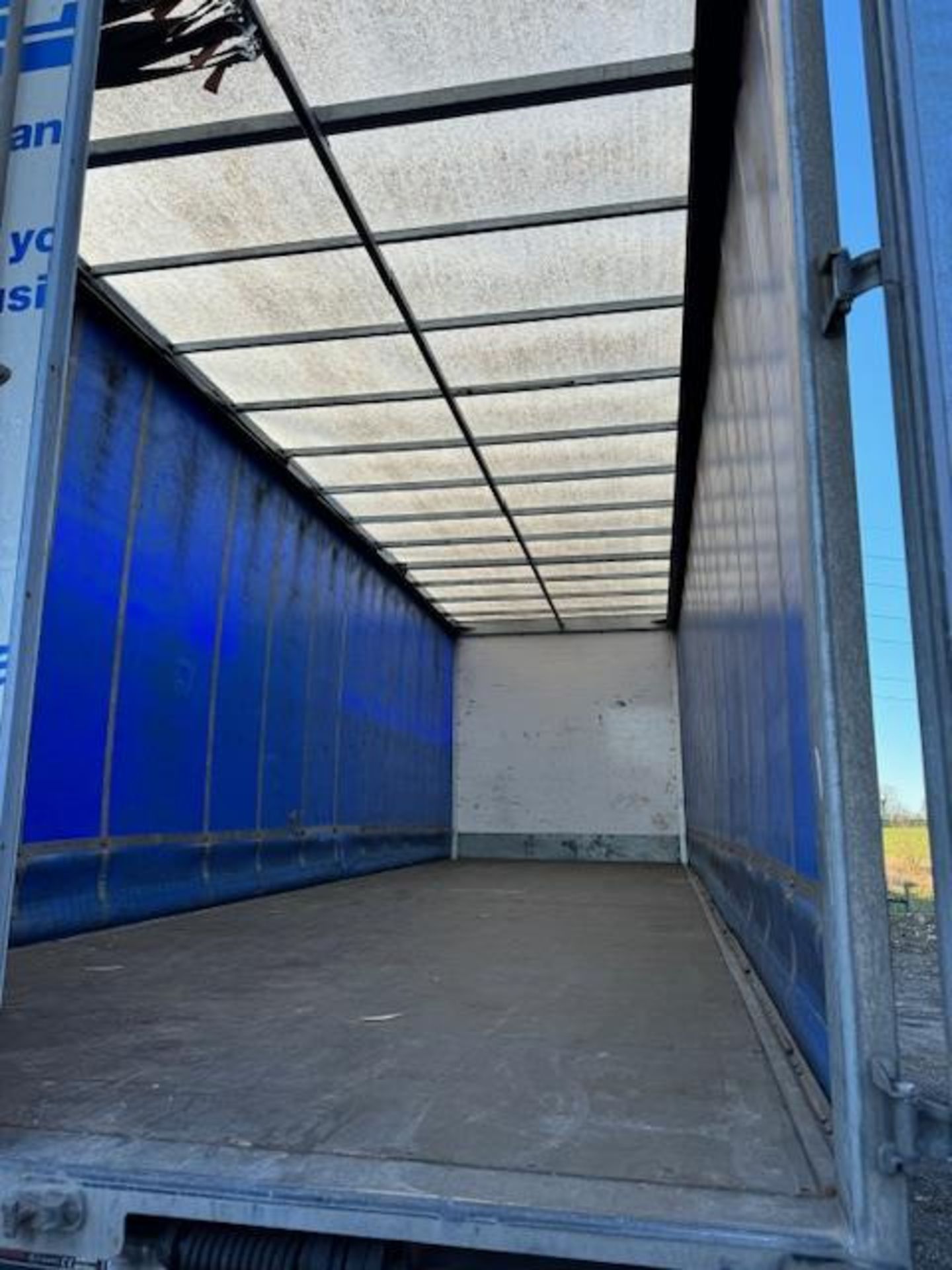 DAF euro 6 18T curtainside lorry with foldaway tail lift - Image 10 of 16