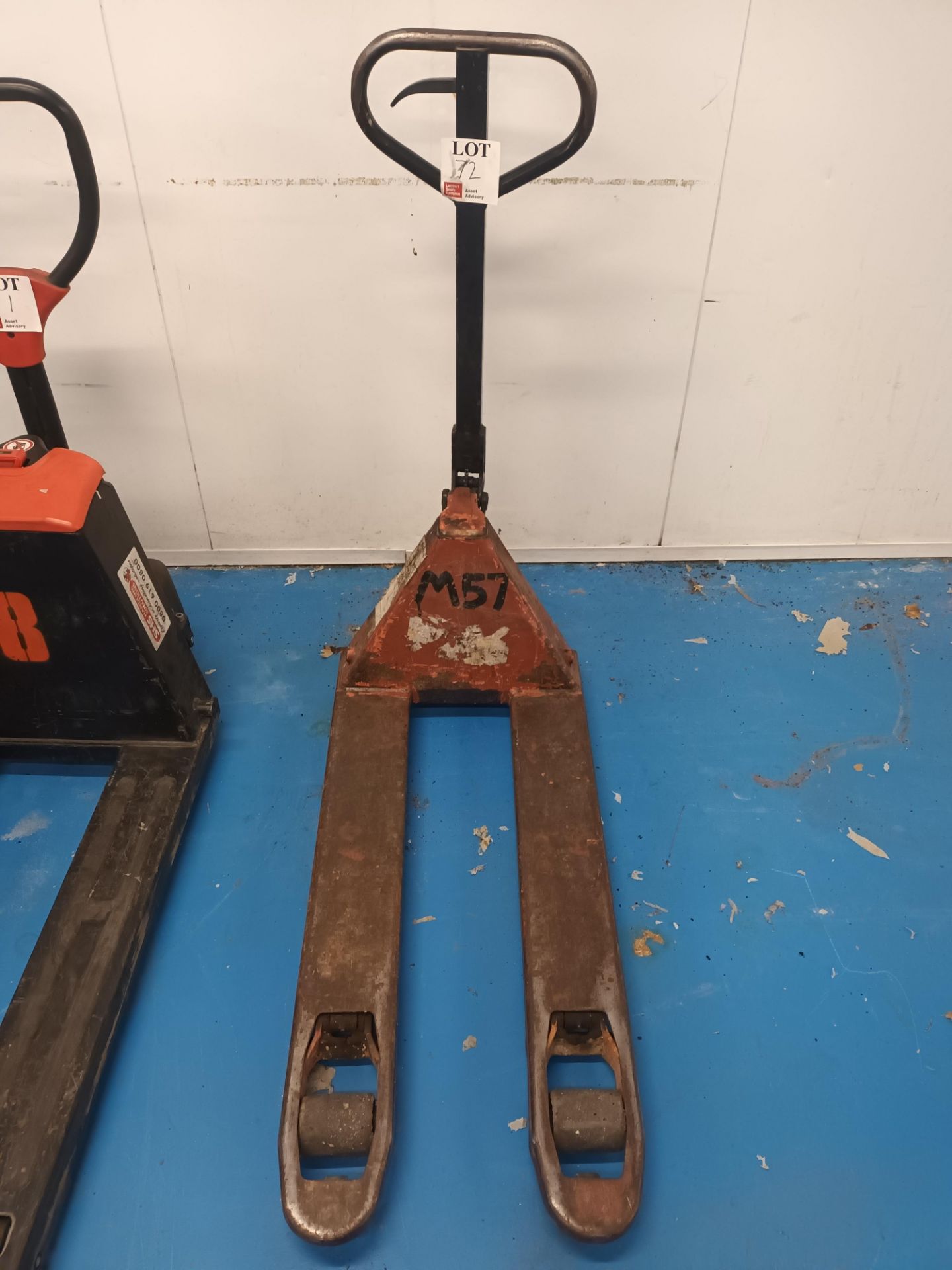 BT manual pallet truck