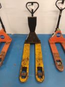 LiftMate manual pallet truck with Engima5 fitted scales