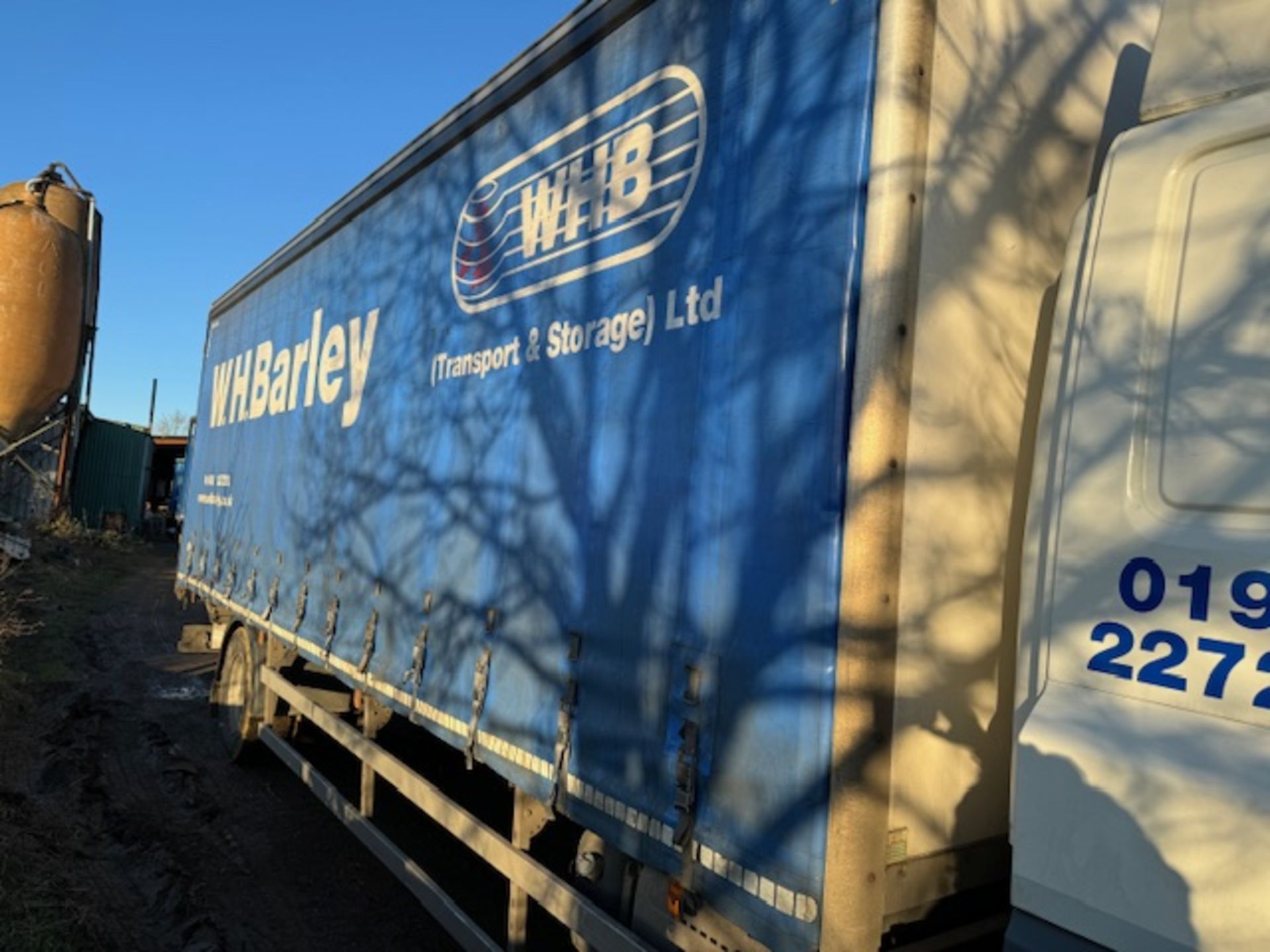 DAF euro 6 18T curtainside lorry with foldaway tail lift - Image 5 of 18