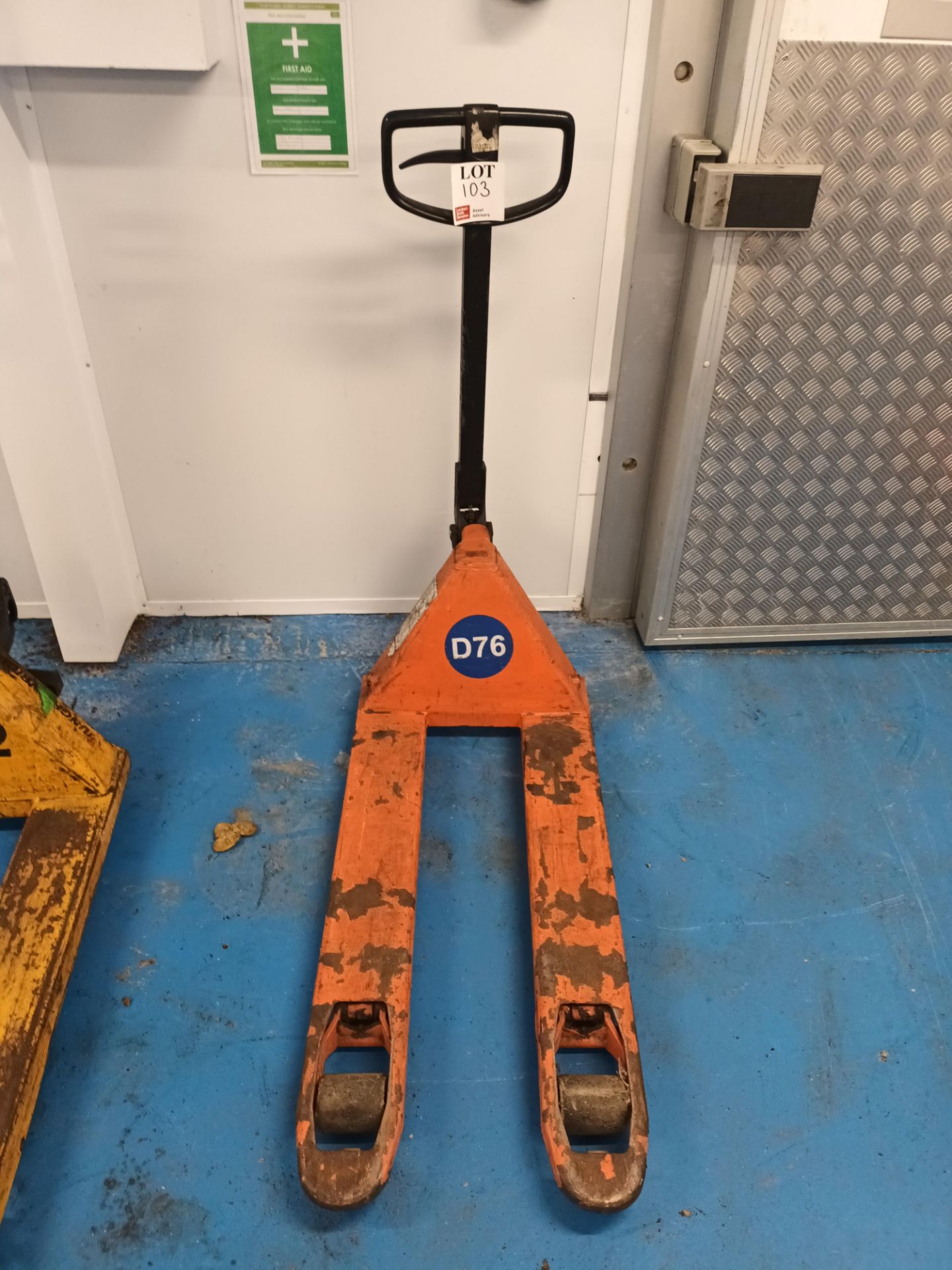 Manual pallet truck