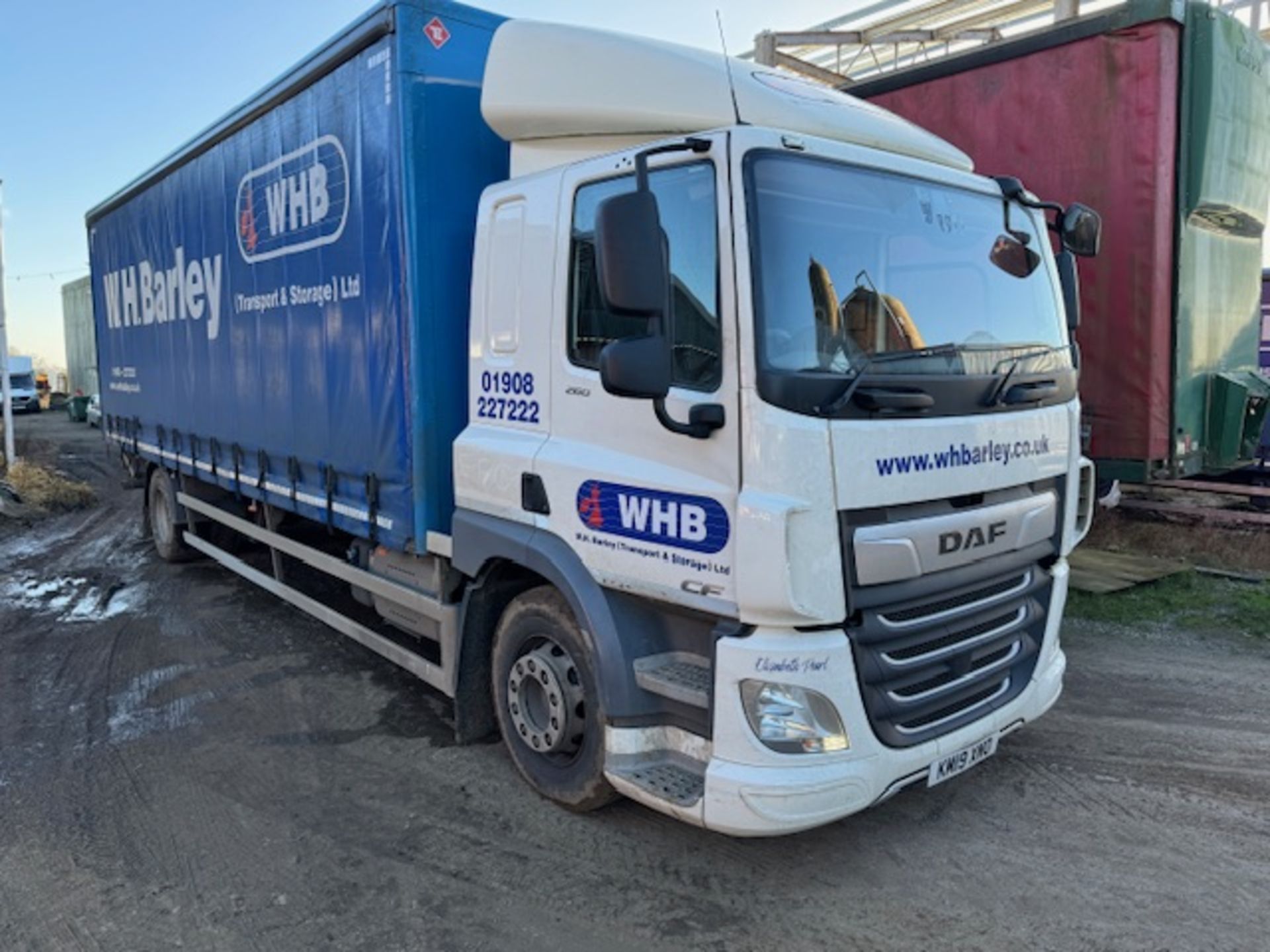 DAF CF 260 sleep cab euro 6 18T curtainside lorry with foldaway tail lift - Image 2 of 18