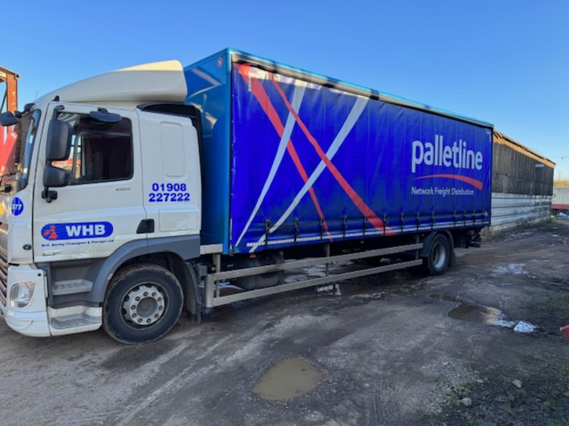DAF euro 6 18T curtainside lorry with foldaway tail lift - Image 4 of 17