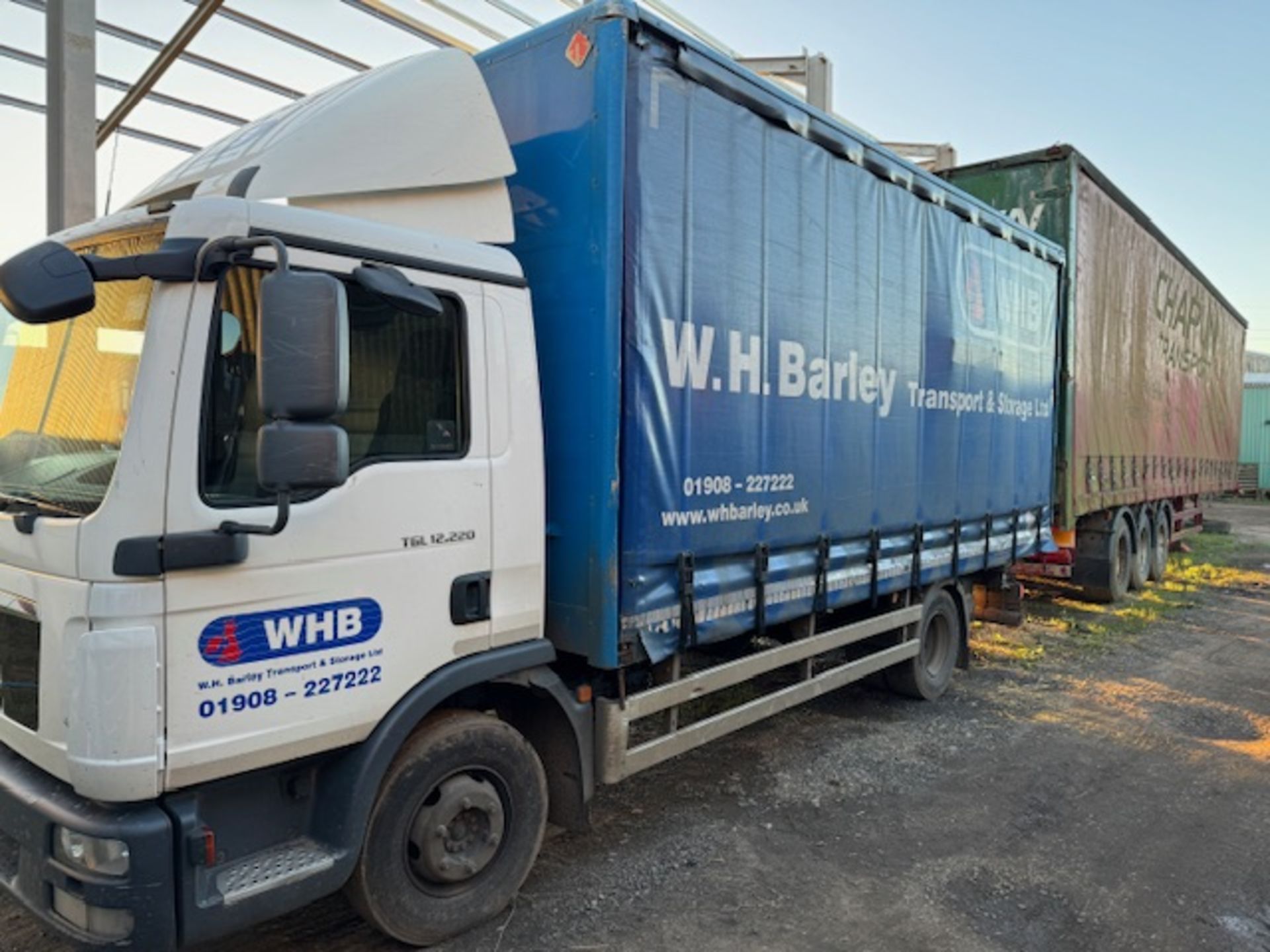 MAN euro 5 12t curtainside lorry with foldaway tail lift - Image 4 of 10