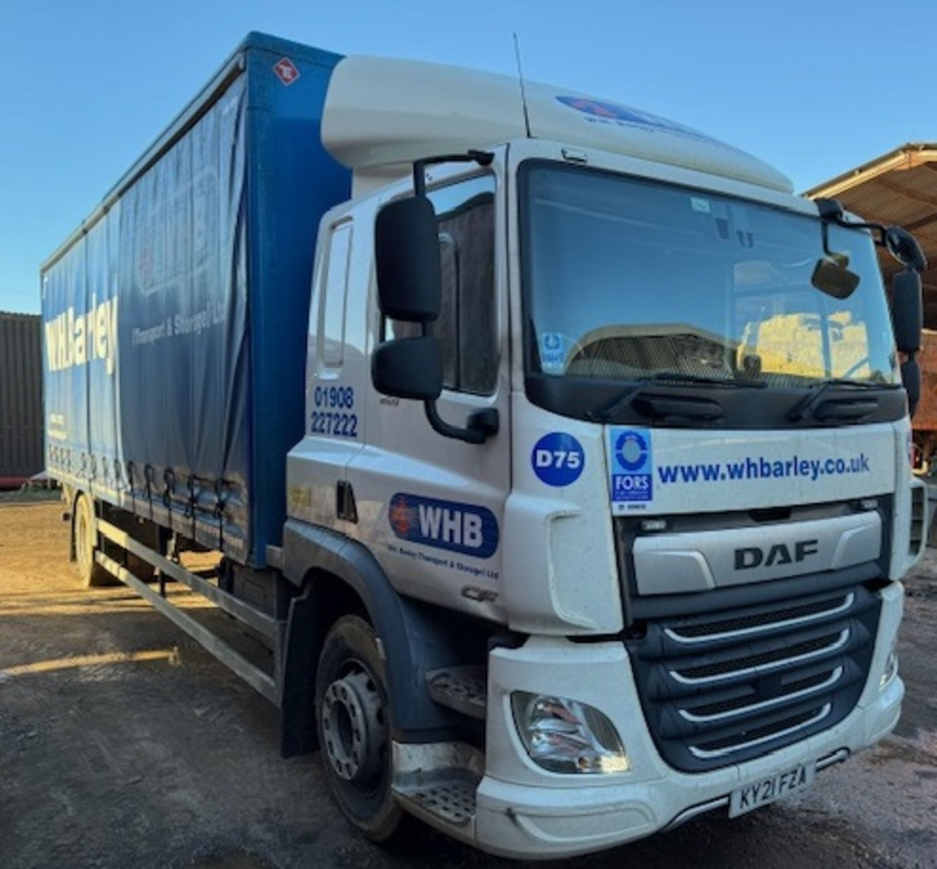 DAF euro 6 18T curtainside lorry with foldaway tail lift - Image 2 of 18