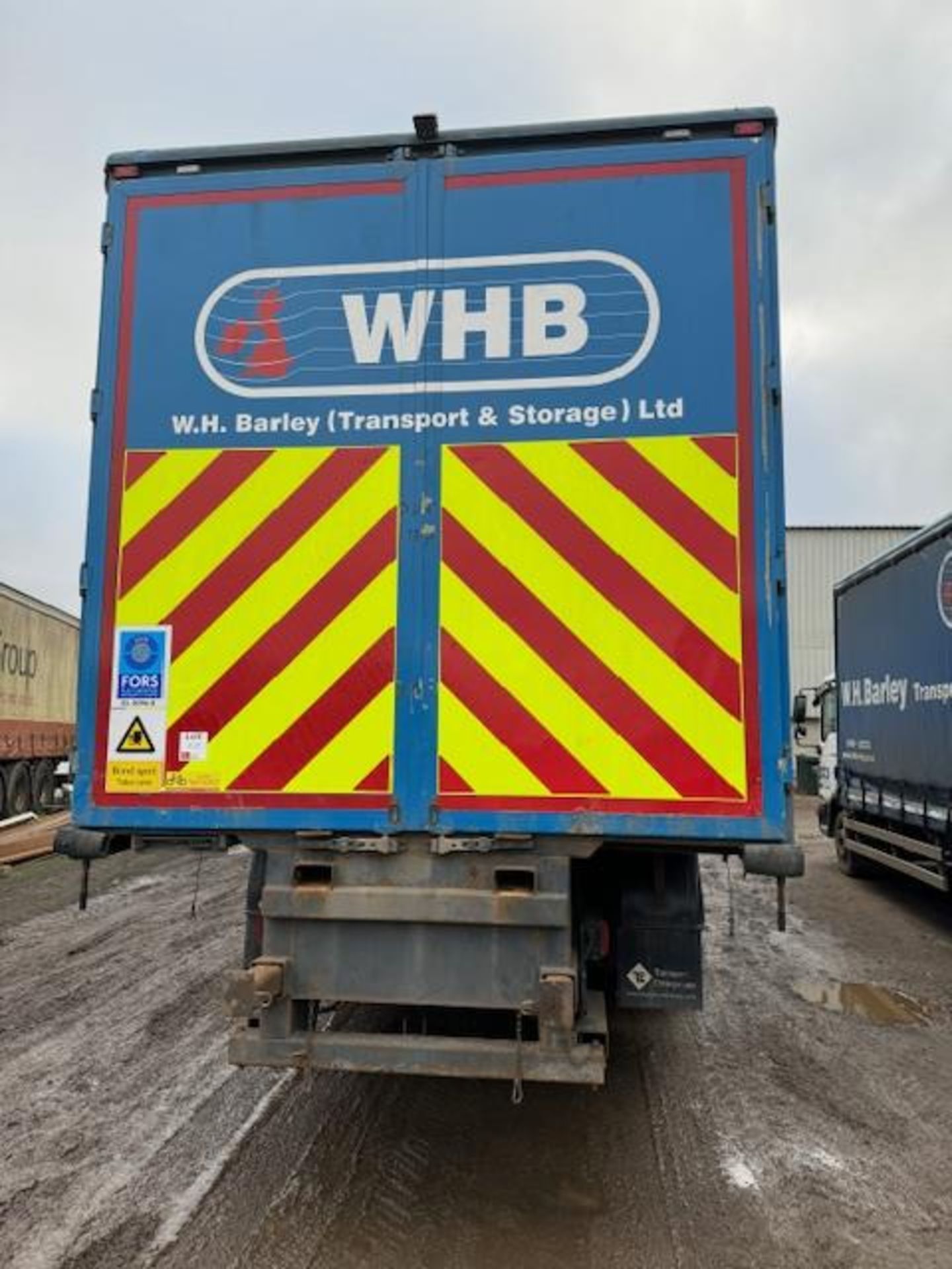 Mercedes euro 6 26t curtainside lorry with foldaway tail lift and rear mounted Manitou attachment - Image 7 of 15