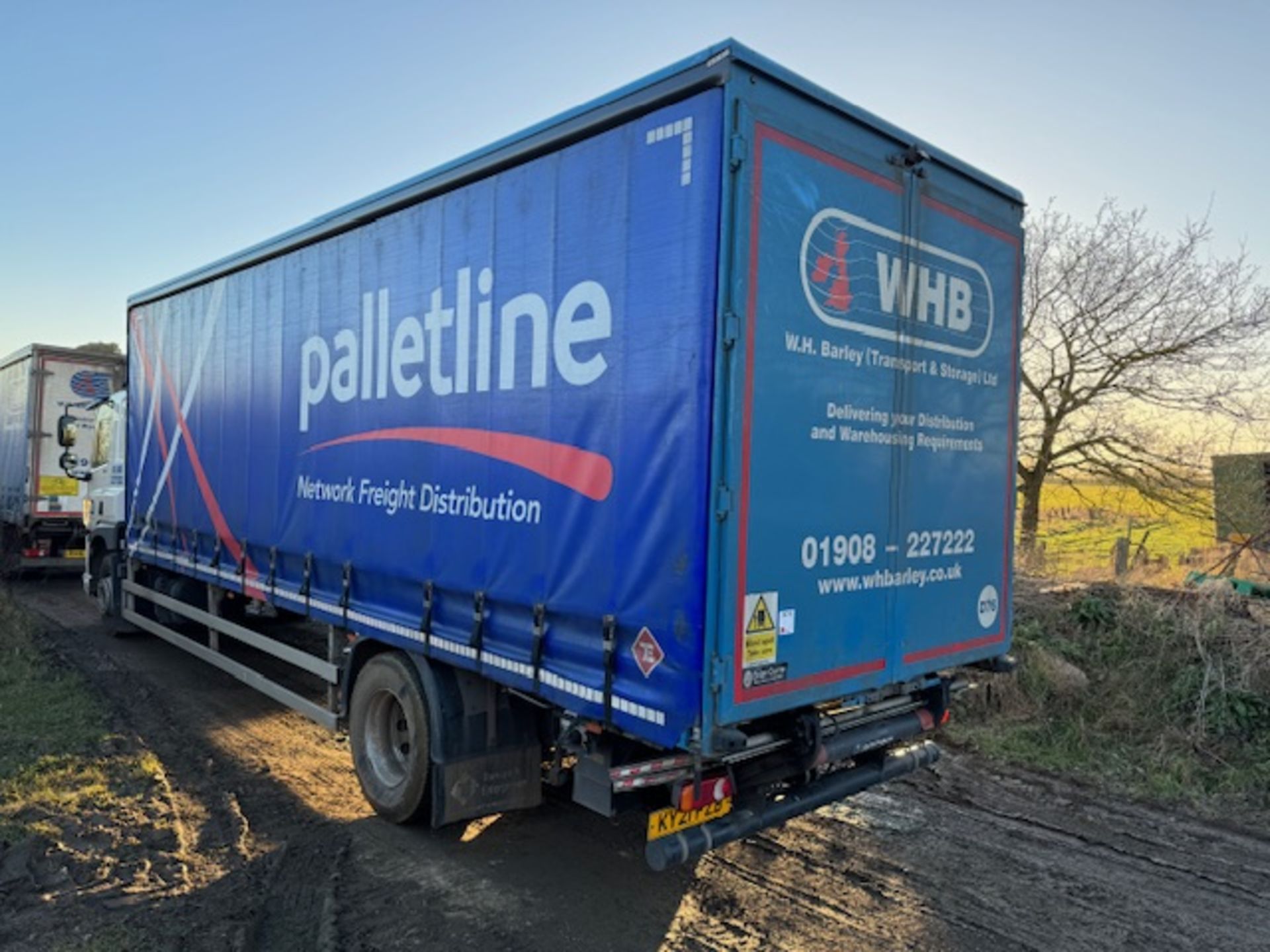 DAF euro 6 18T curtainside lorry with foldaway tail lift - Image 6 of 18