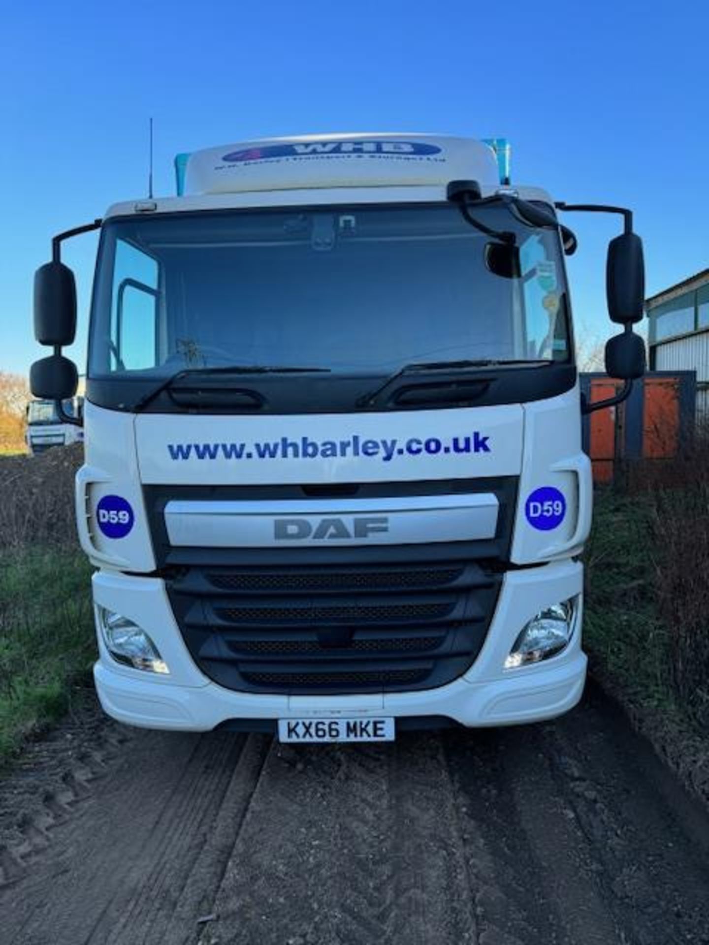 DAF euro 6 18T curtainside lorry with foldaway tail lift - Image 3 of 18