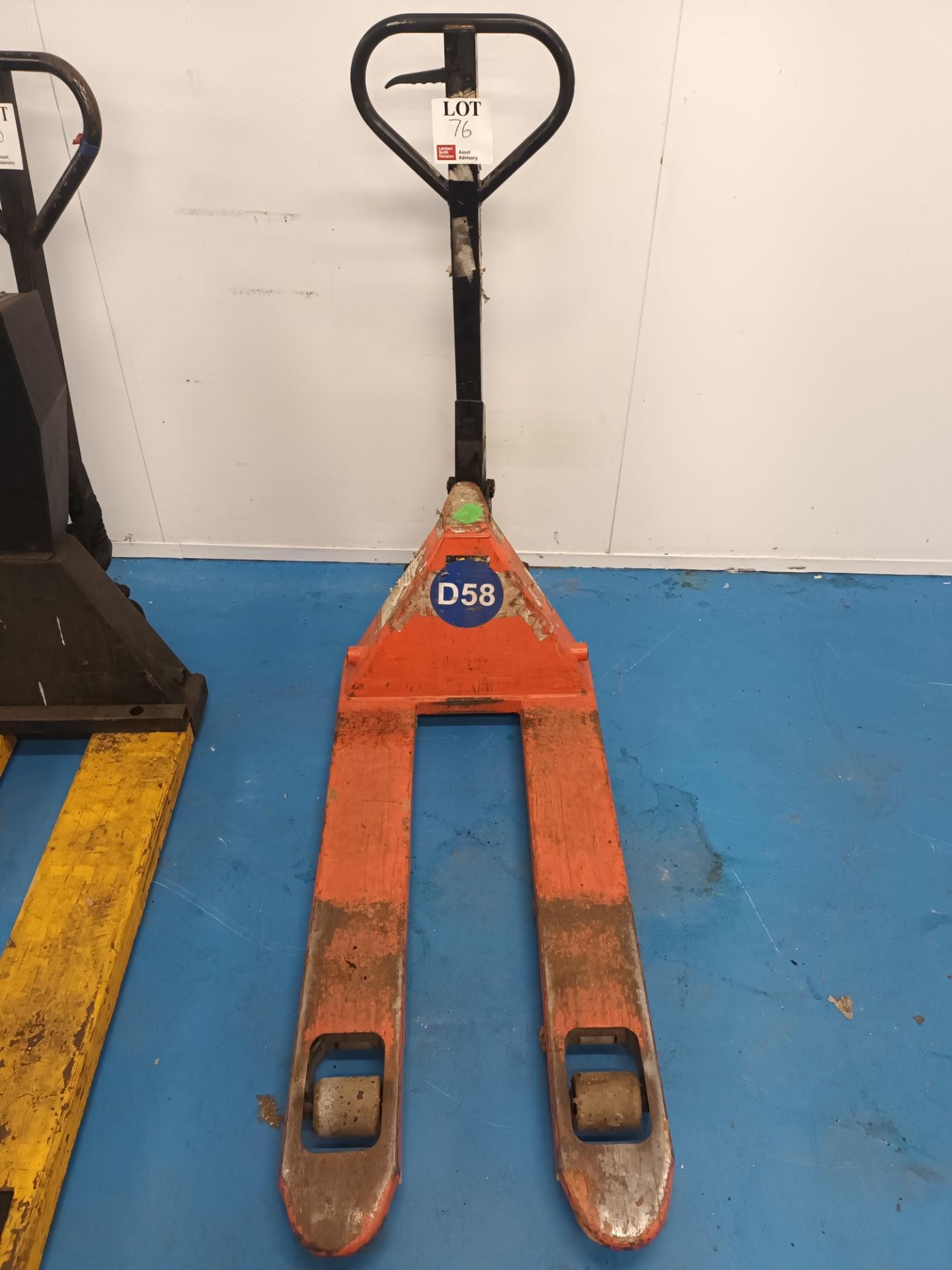 Manual pallet truck