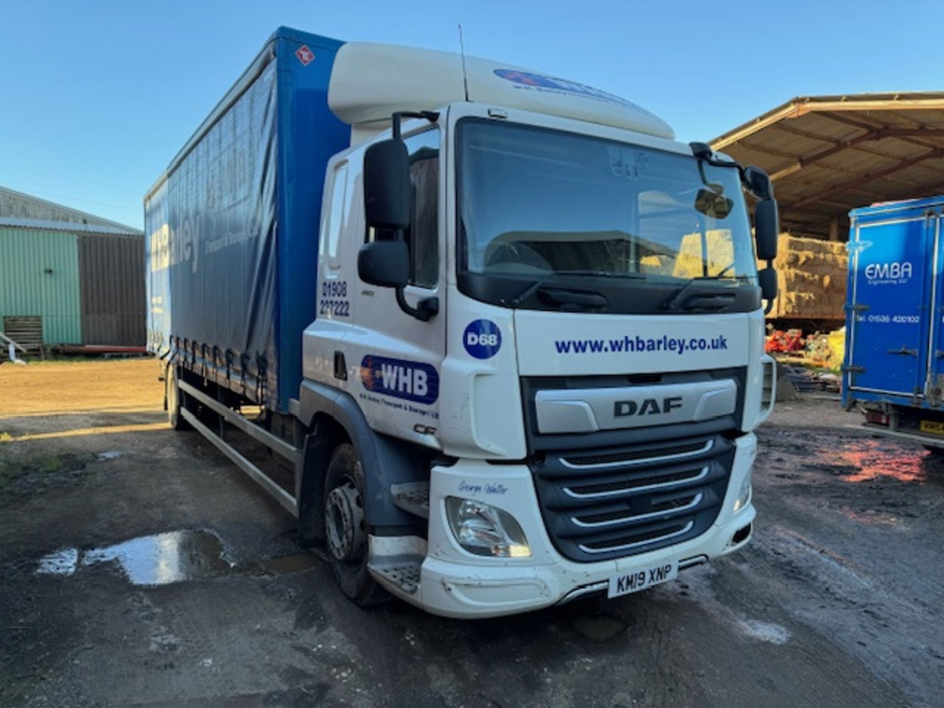 DAF CF 260 sleep cab euro 6 18T curtainside lorry with foldaway tail lift - Image 2 of 19