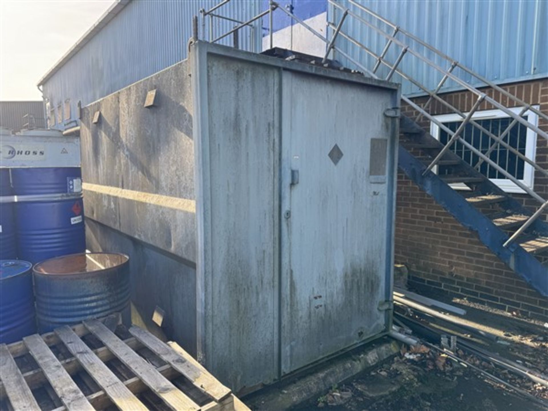 Large metal single door chemical store container Approx 8ft x 5ft A work Method Statement and Risk - Image 2 of 4