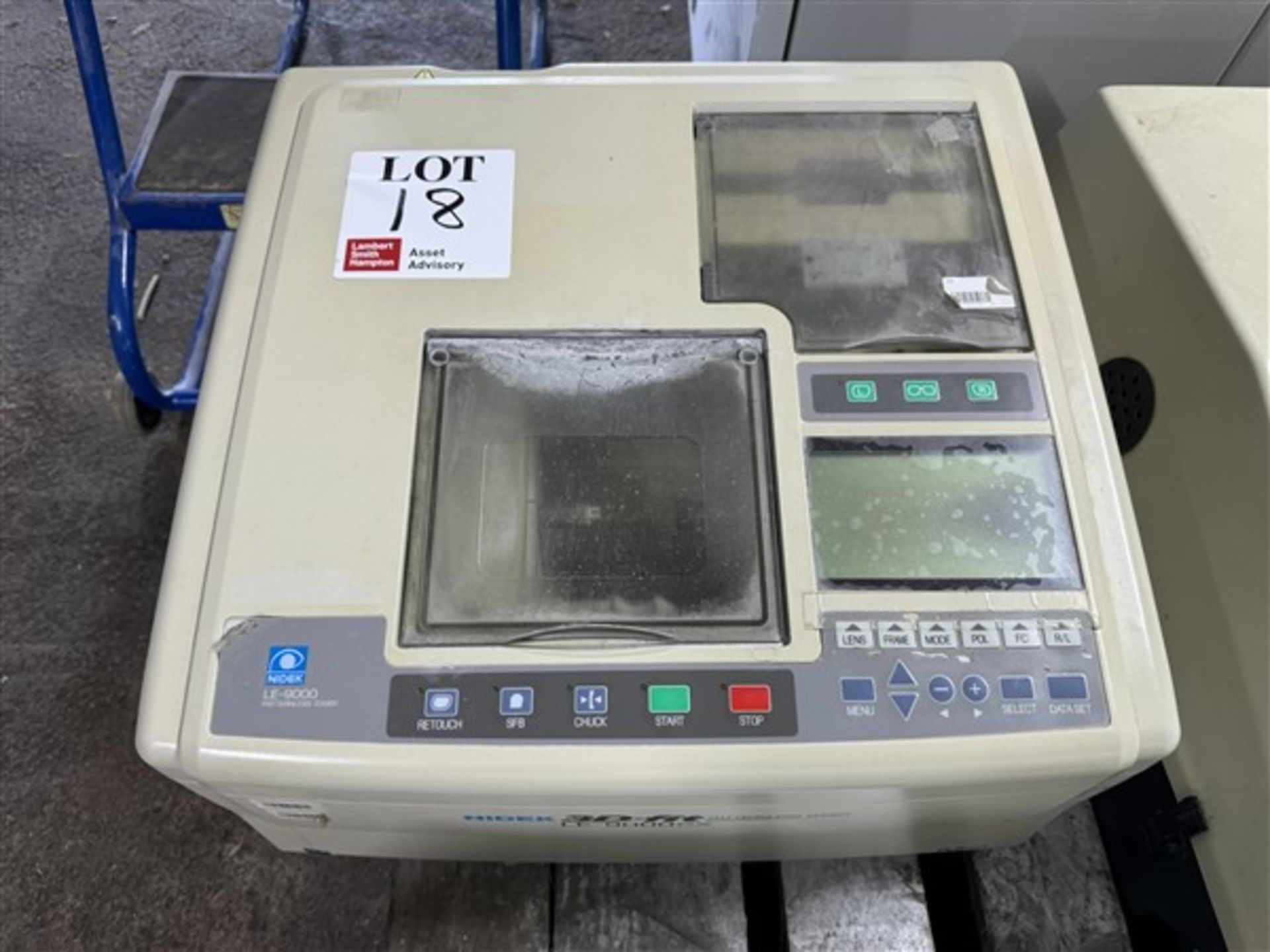 Nidek 3D-Fit patternless edger, model LE-9000 SX (Please note, this LOT is sold as spares) - Image 3 of 5