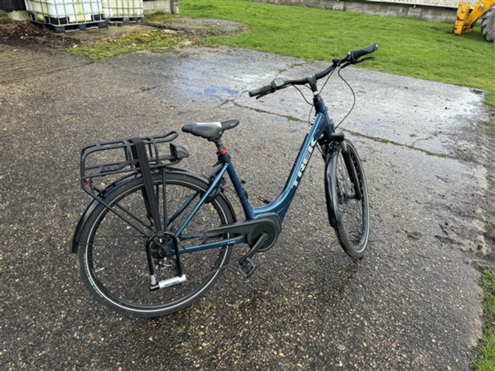 Trek Verve +1 electric bike with rear bag holder and Bosch display, tyre size 28 x 2.00 (no - Image 6 of 8