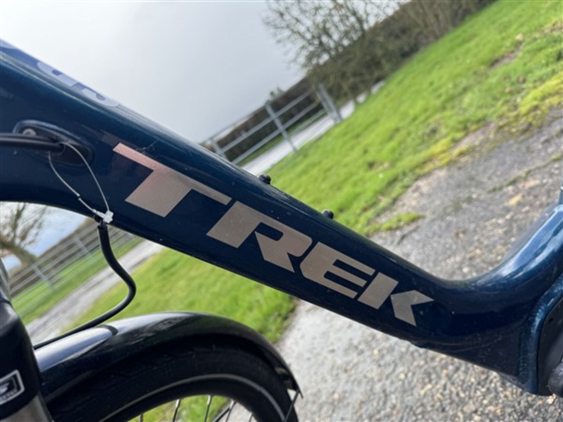 Trek Verve +1 electric bike with rear bag holder and Bosch display, tyre size 28 x 2.00 (no - Image 2 of 8