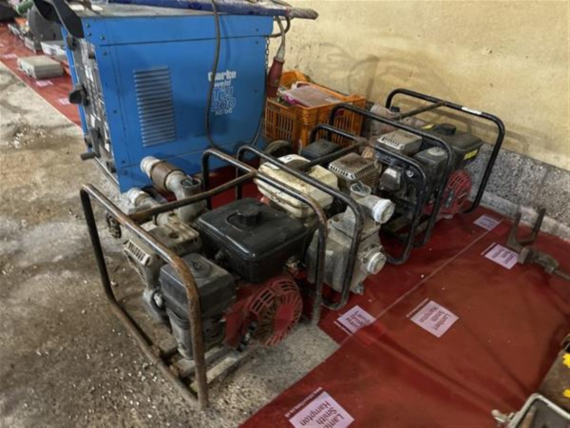 Three unbranded pumps - Image 2 of 3