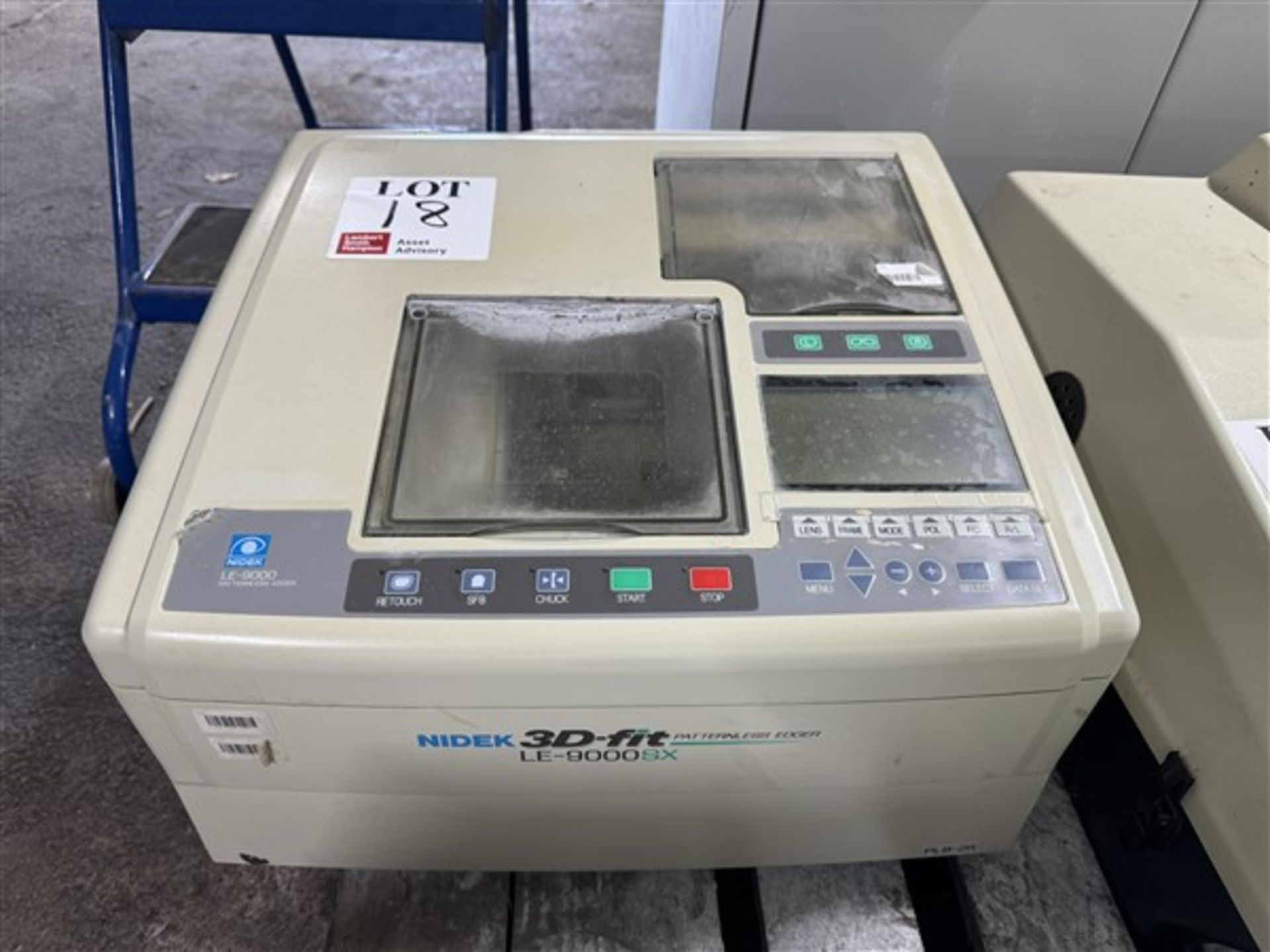 Nidek 3D-Fit patternless edger, model LE-9000 SX (Please note, this LOT is sold as spares)