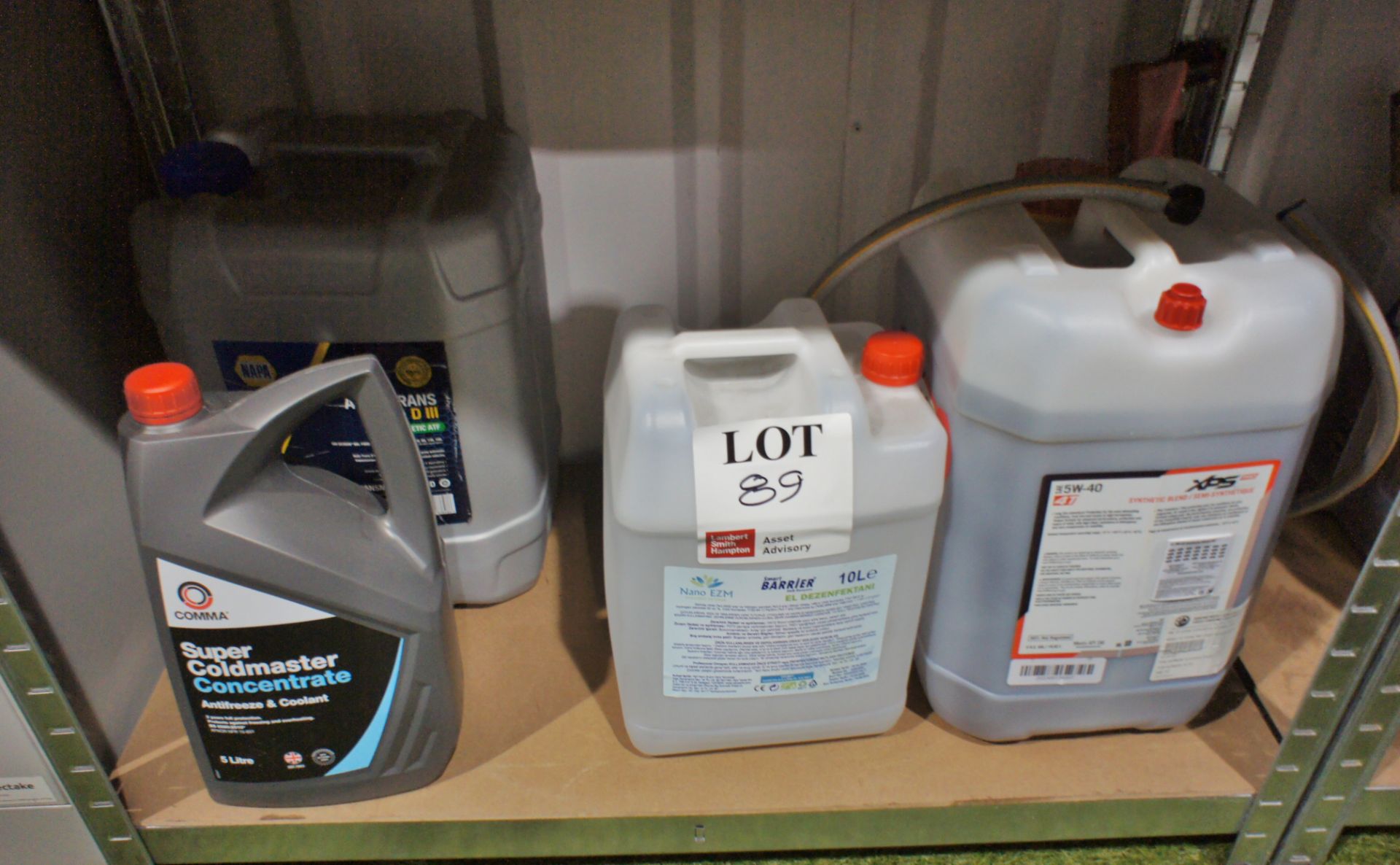 Quantity of various oils, lubricants and fuel cans, pumps etc. - Bild 3 aus 7