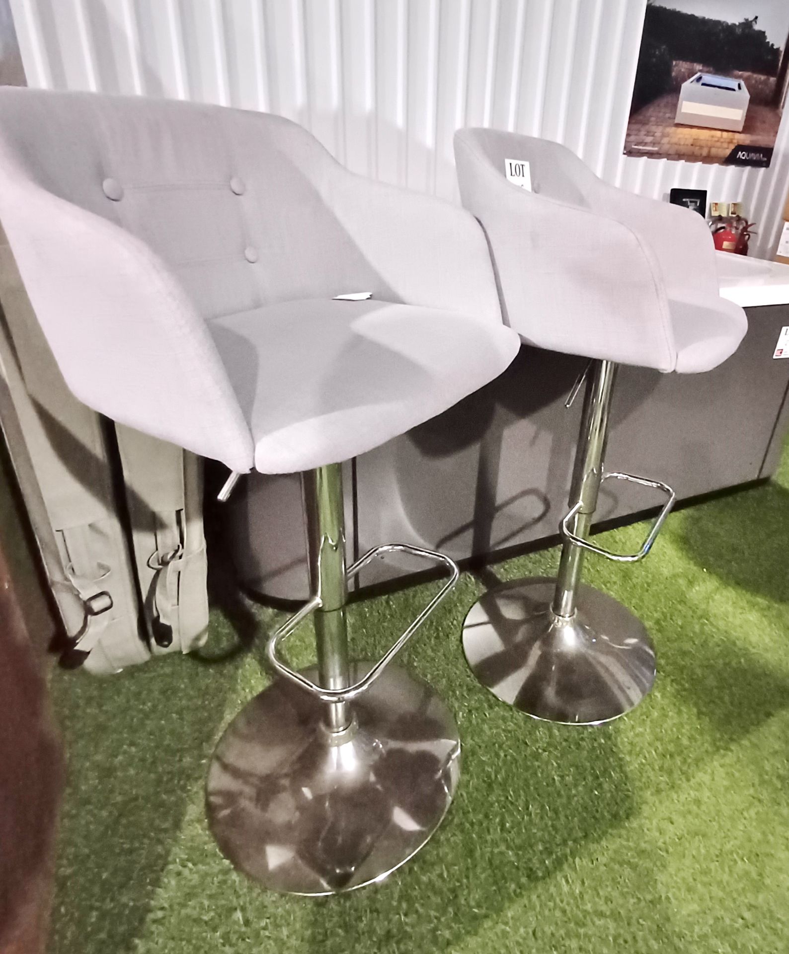 2 x Chrome base upholstered bar stools - Image 3 of 4