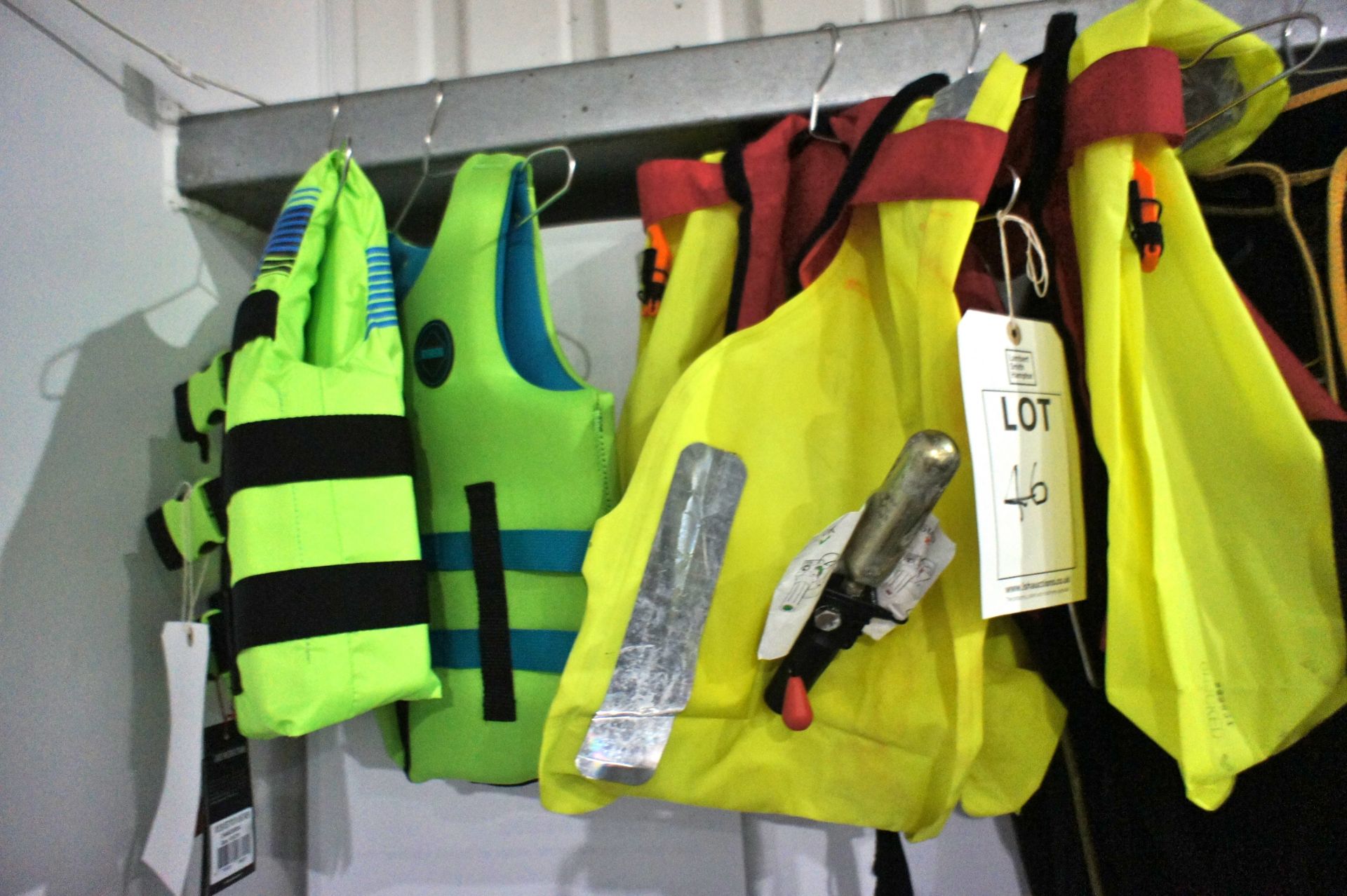 4 x various children's life jackets