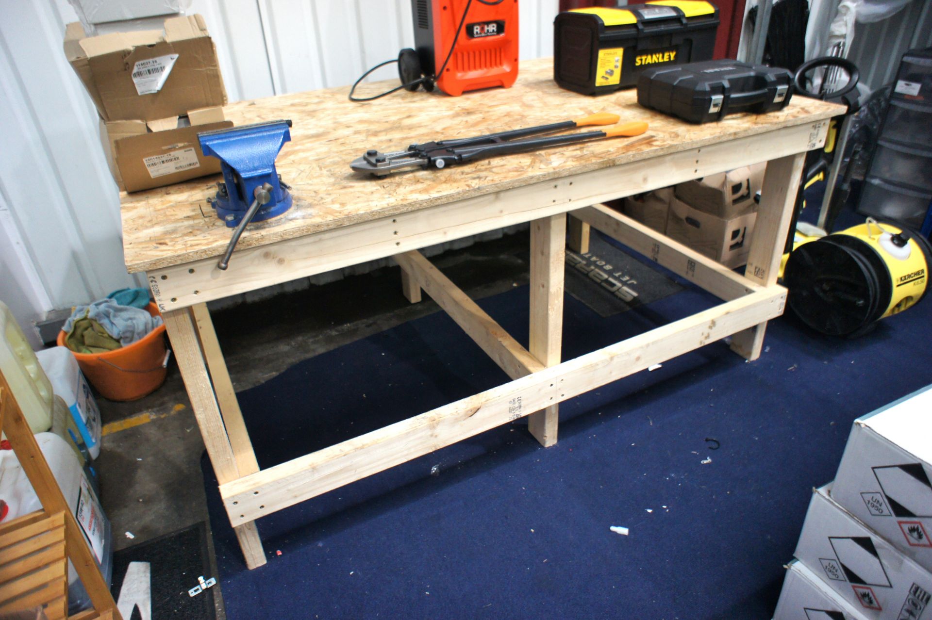 Timber workbench, 6 ft. x 4 ft. with 6" vice - Bild 2 aus 3