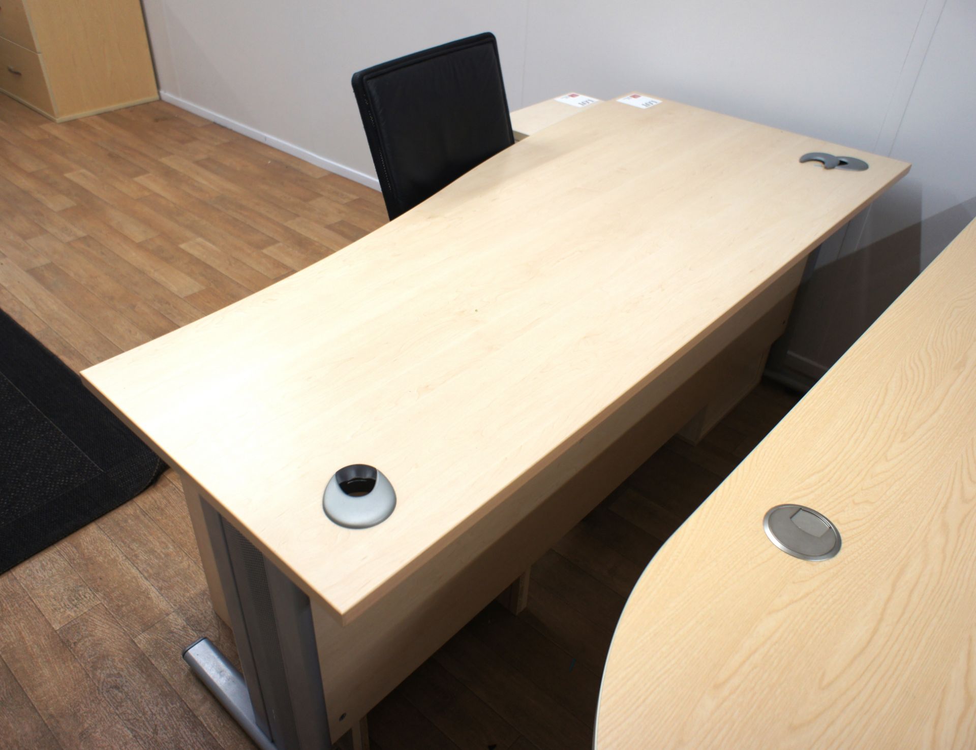 Beech effect ergonomic desk - Bild 5 aus 6