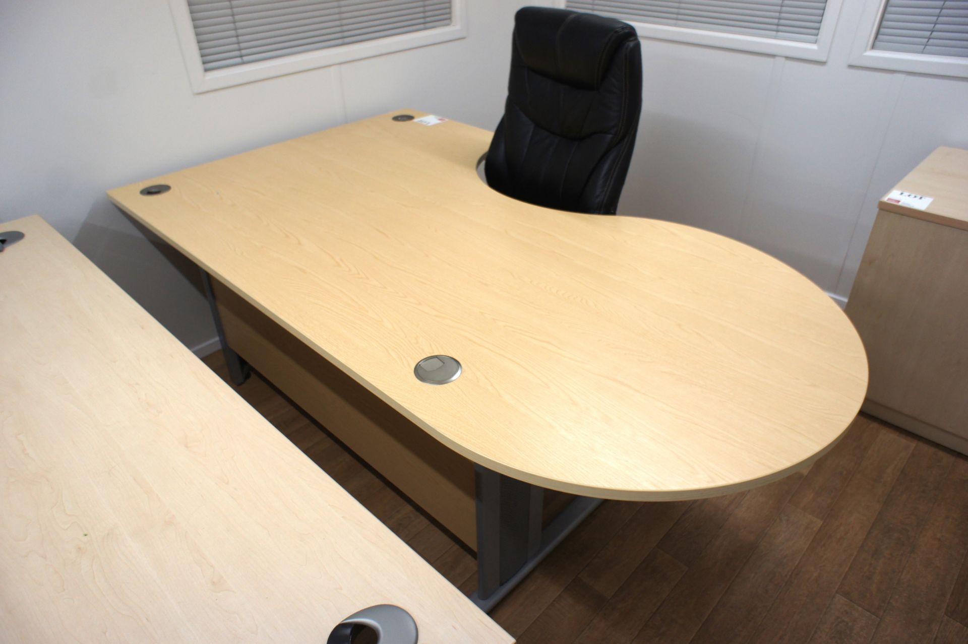Light oak effect ergonomic desk - Image 2 of 5