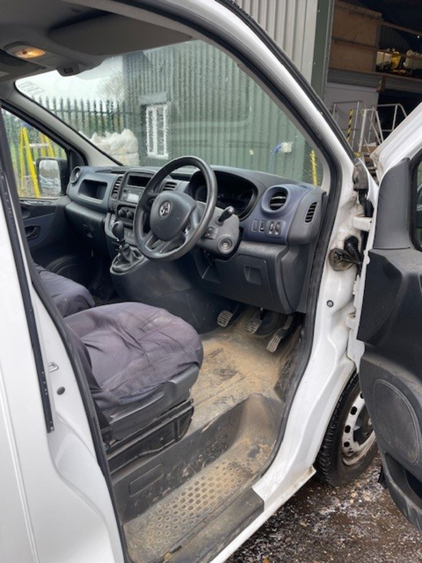 Vauxhall Vivaro L1 2700 1.6 CDTi 115PS H2 Panel Van 2015 - Image 11 of 13