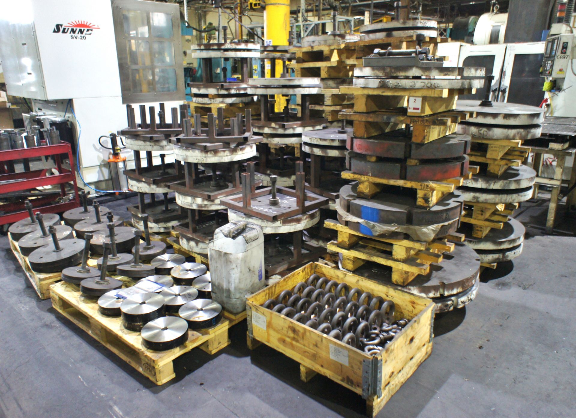 Large quantity of various steel fabricated saw blade heat treatment jigs - Image 2 of 5