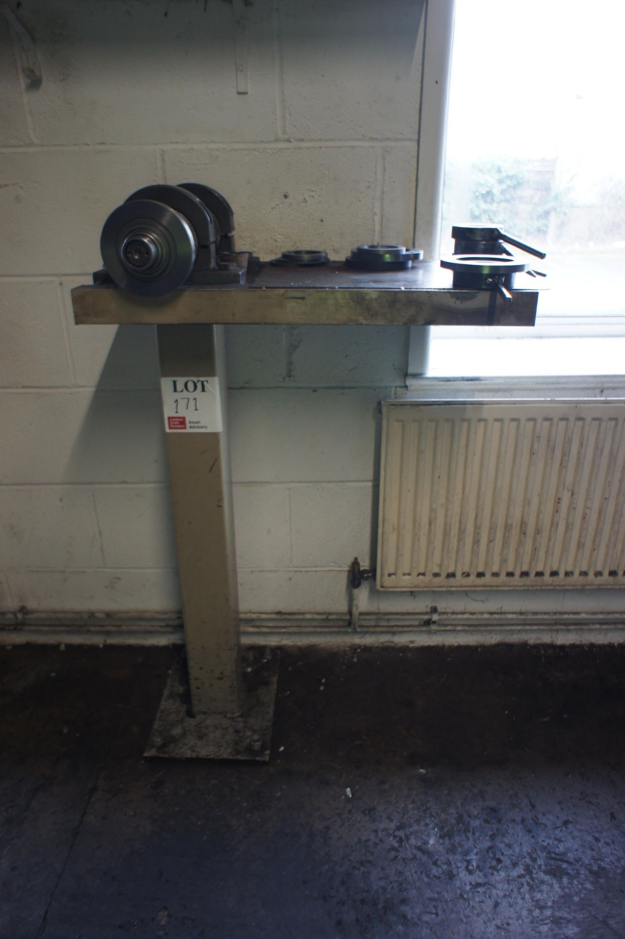 Smithing work station - Image 3 of 5