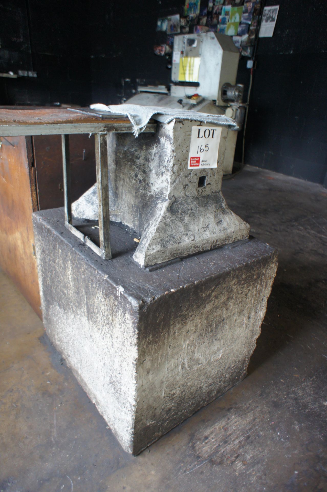 Smithing work station - Image 2 of 5