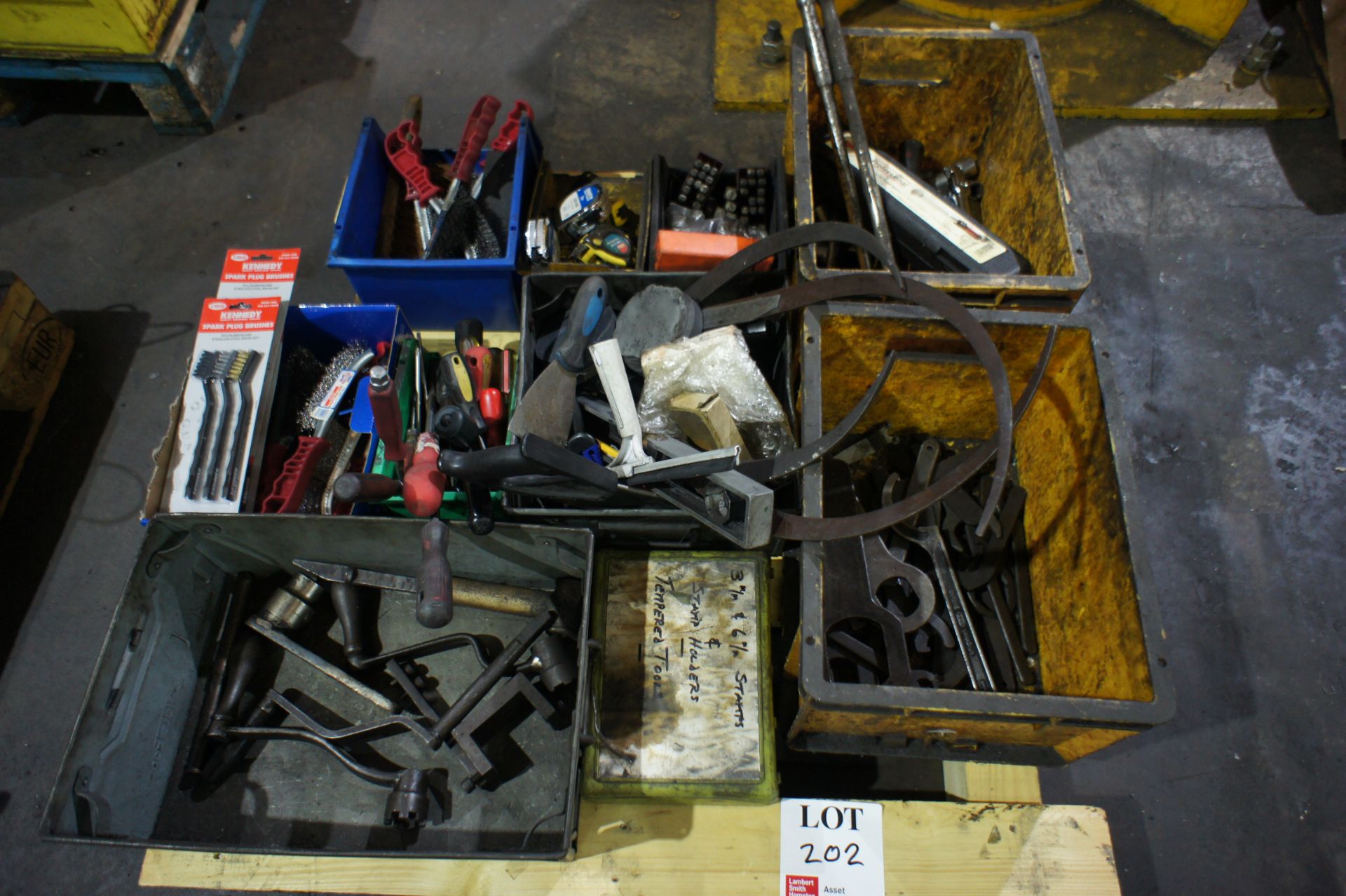 Quantity of various hand tools, to pallet - Image 2 of 4