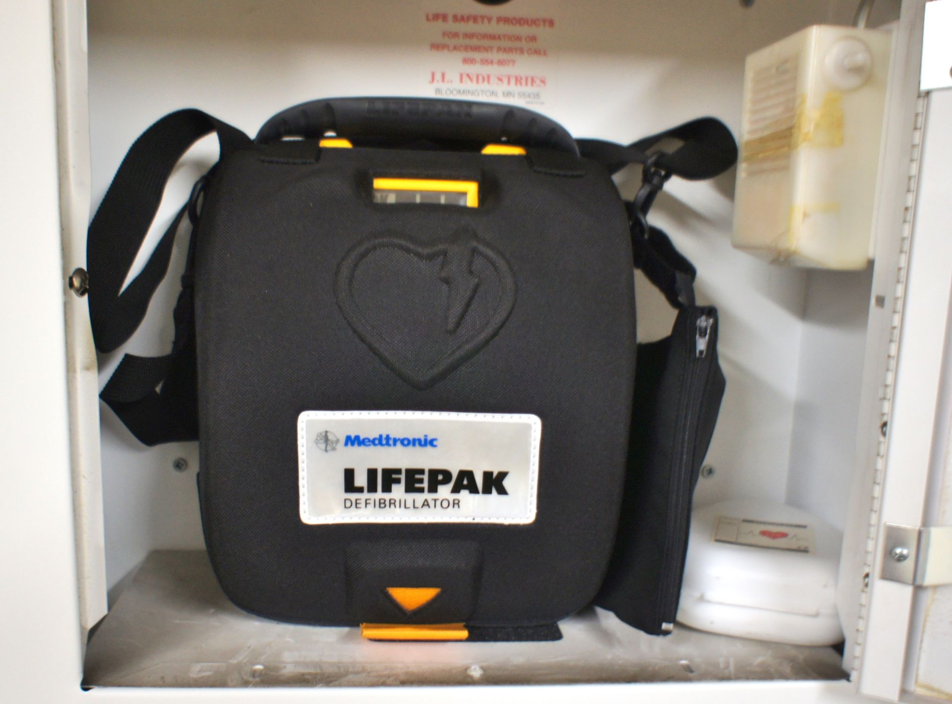 Medtronic Lifepak defibrillator - Image 2 of 4