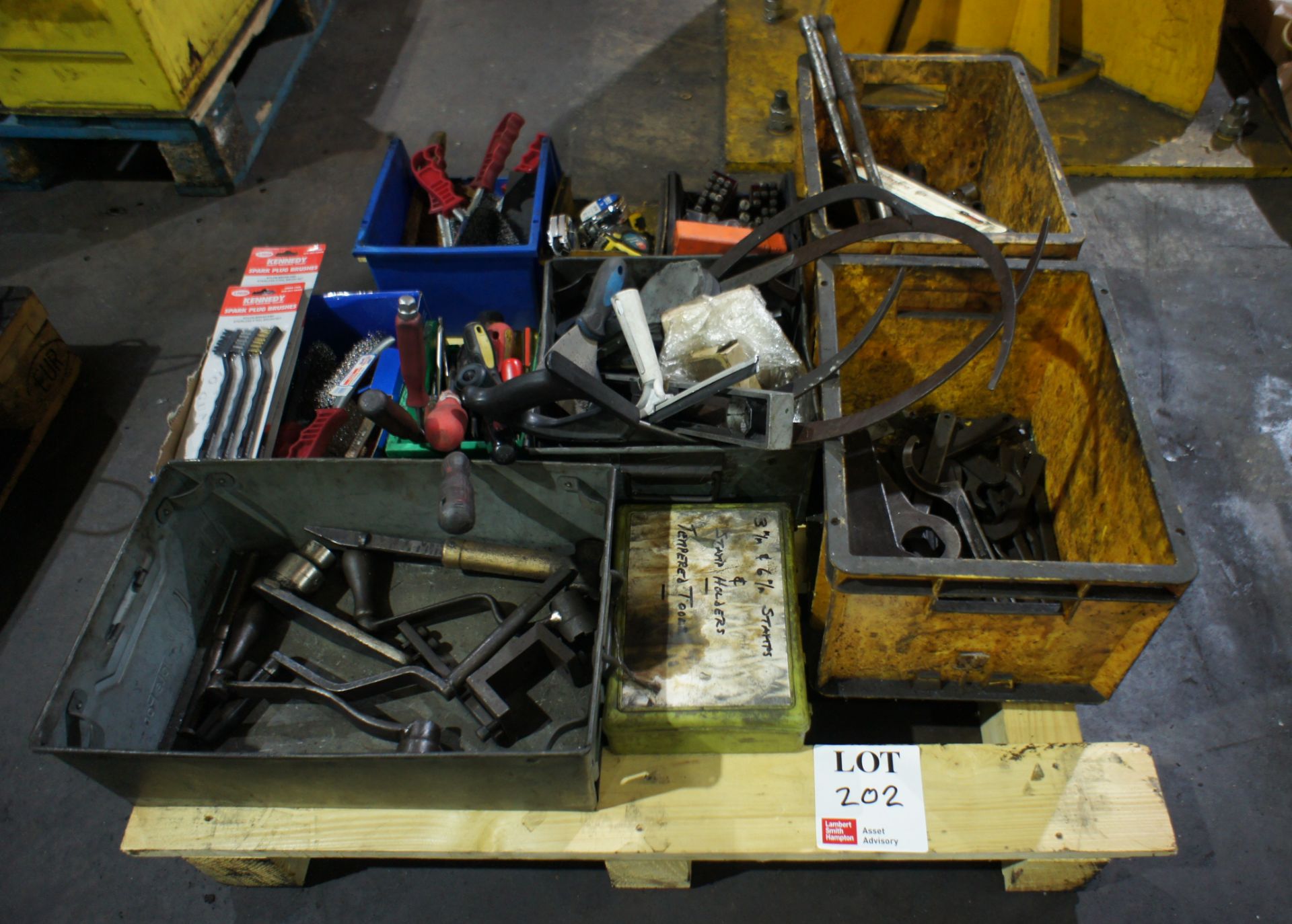 Quantity of various hand tools, to pallet