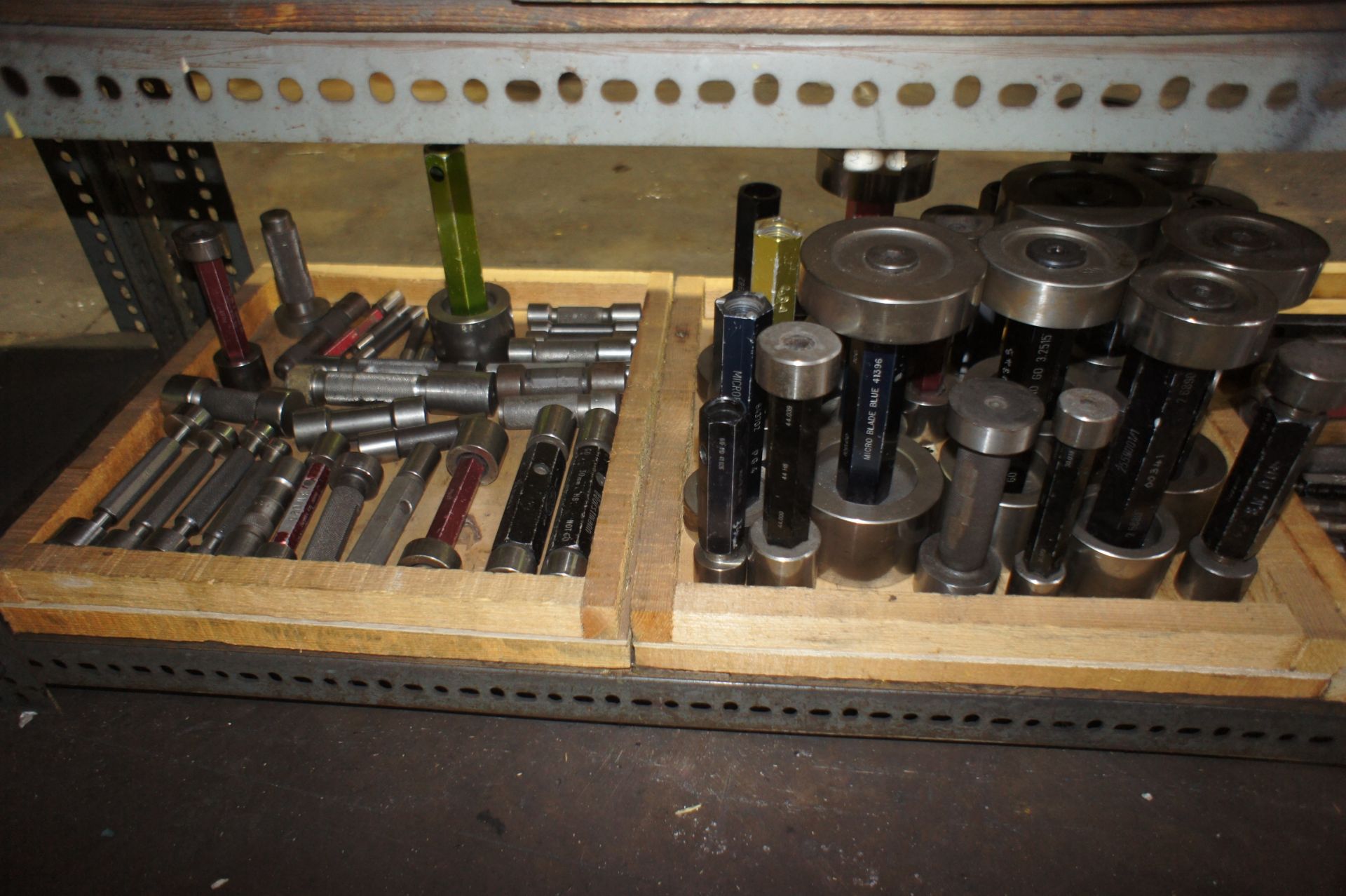 Quantity of various measuring equipment