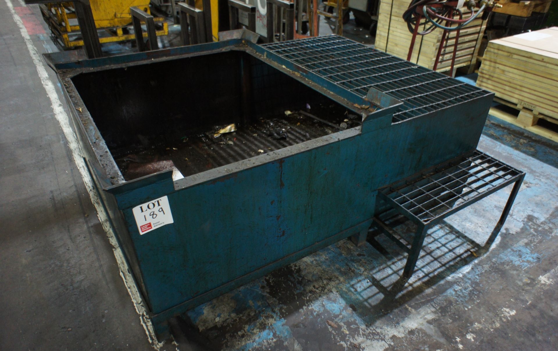 Steel fabricated IBC storage bund