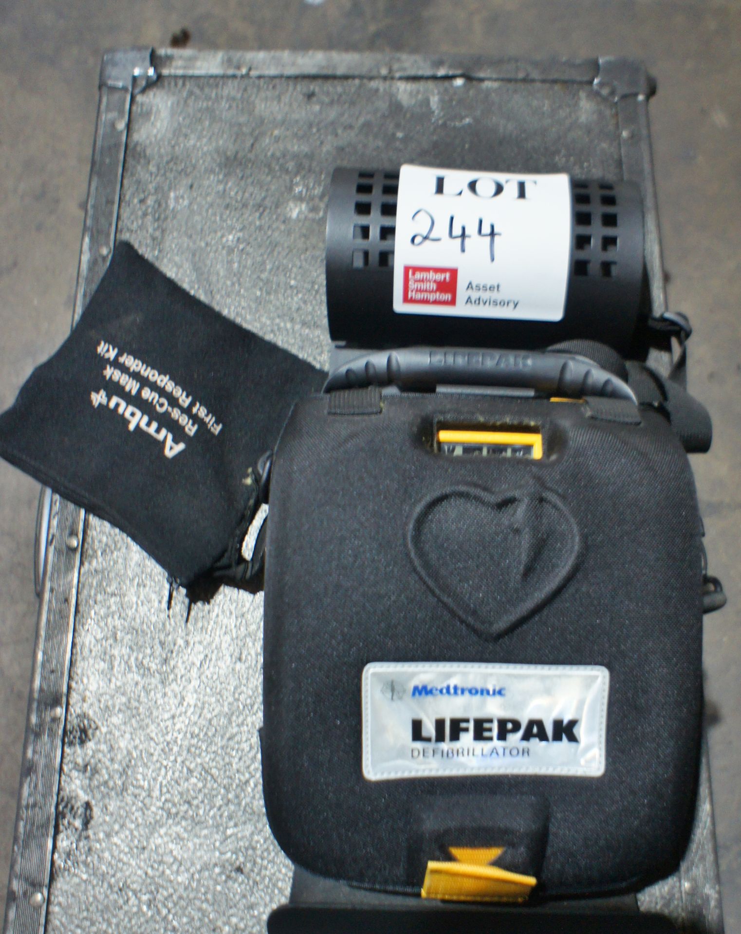 Medtronic Lifepak defibrillator - Image 2 of 3