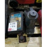 3 Various hydraulic jacks