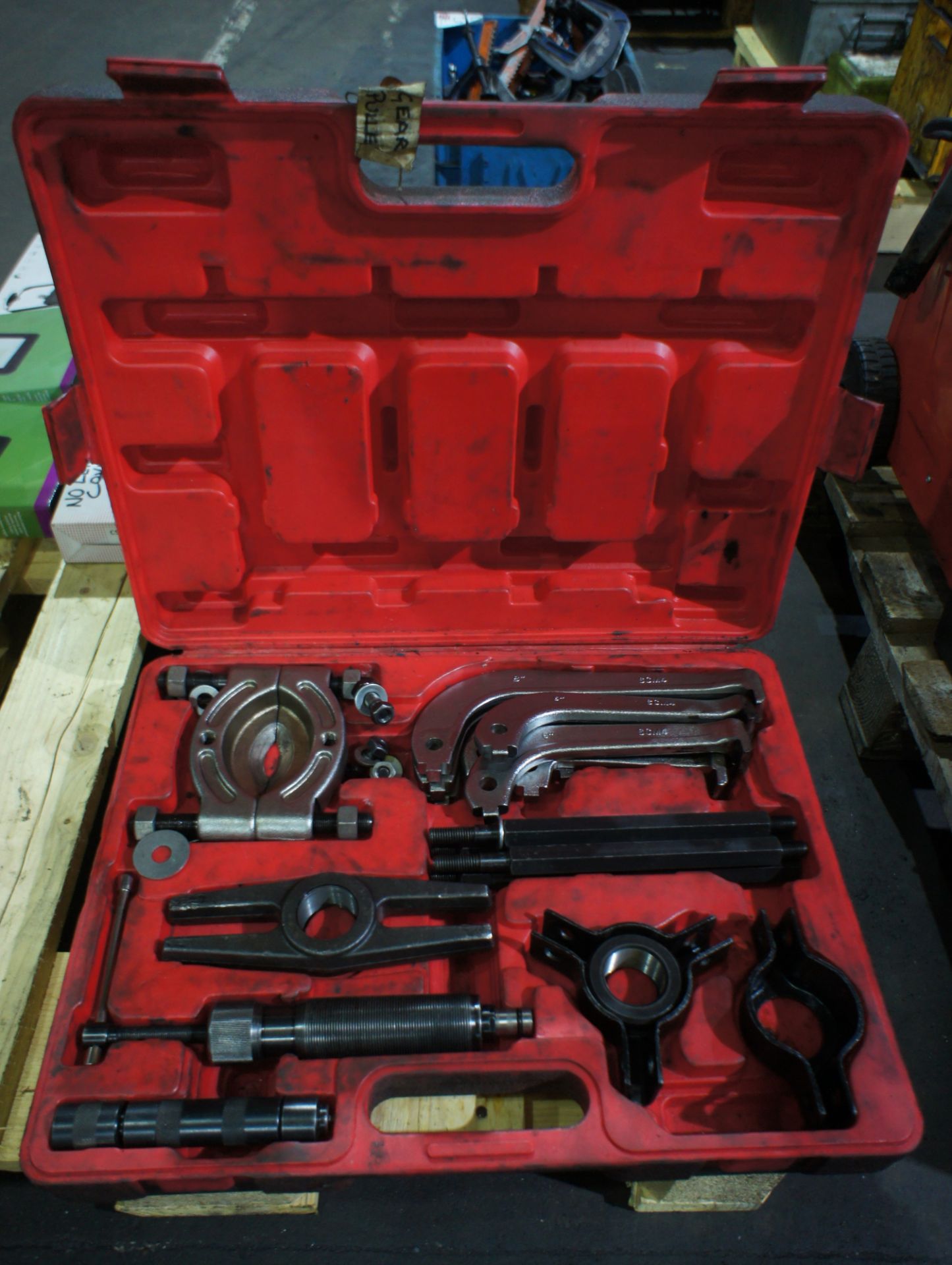Hydraulic gear pulling set, to case