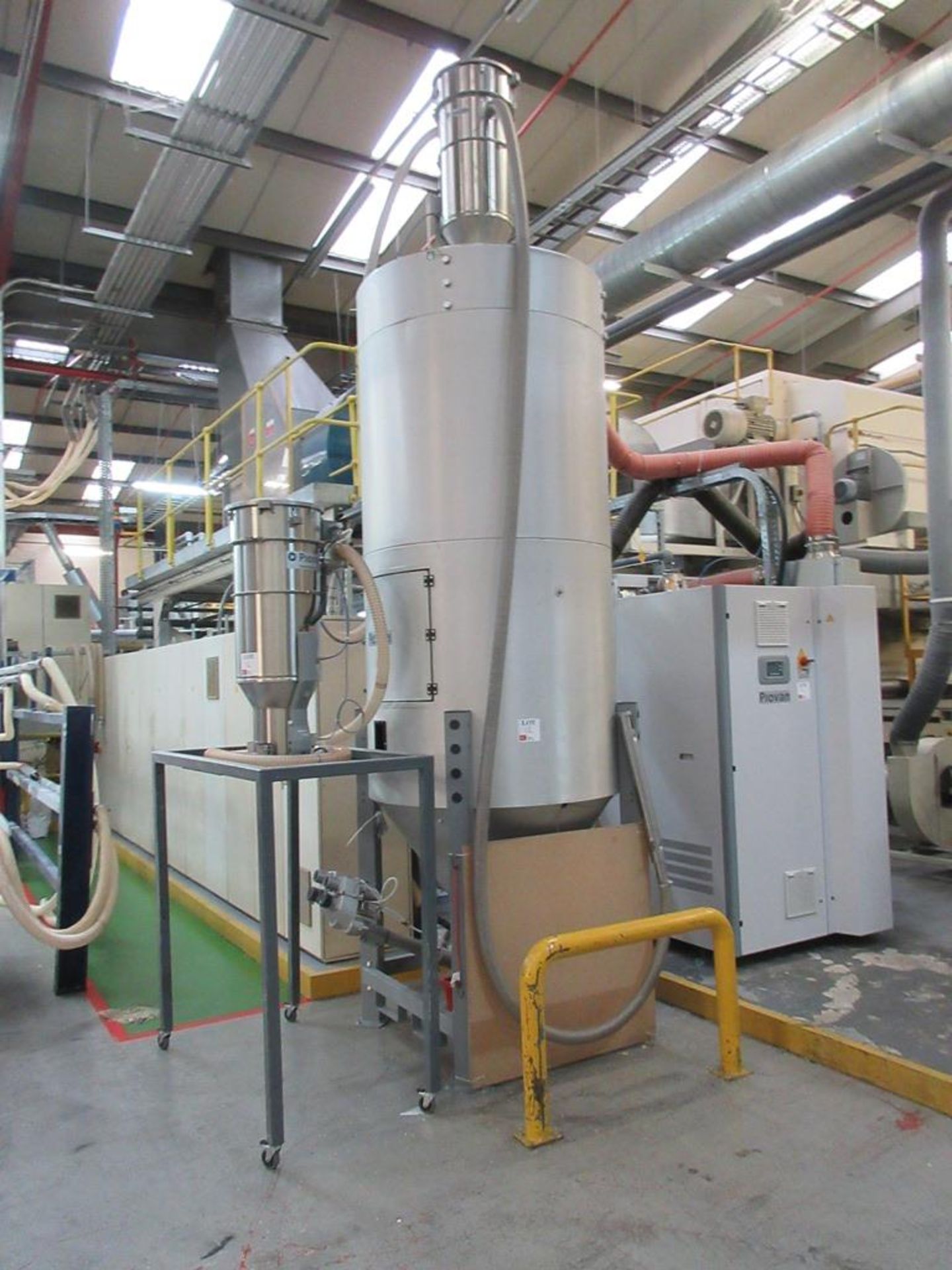 Piovan standalone system comprising: - Piovan DP644 dryer, s/n: eq 60000 (2019) - Piovan vacuum - Image 4 of 11