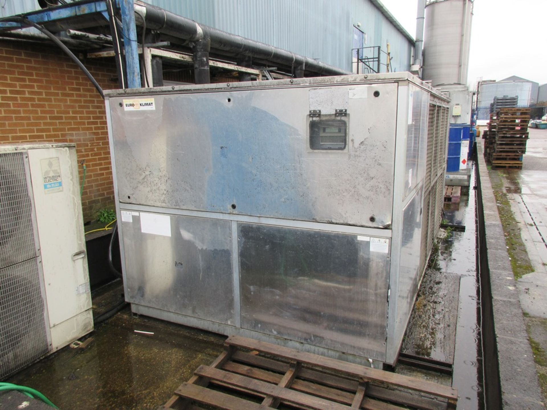 Euroclimate 6 fan chiller unit with 2 x compressors NB: This item has no record of Written Scheme of - Image 2 of 5