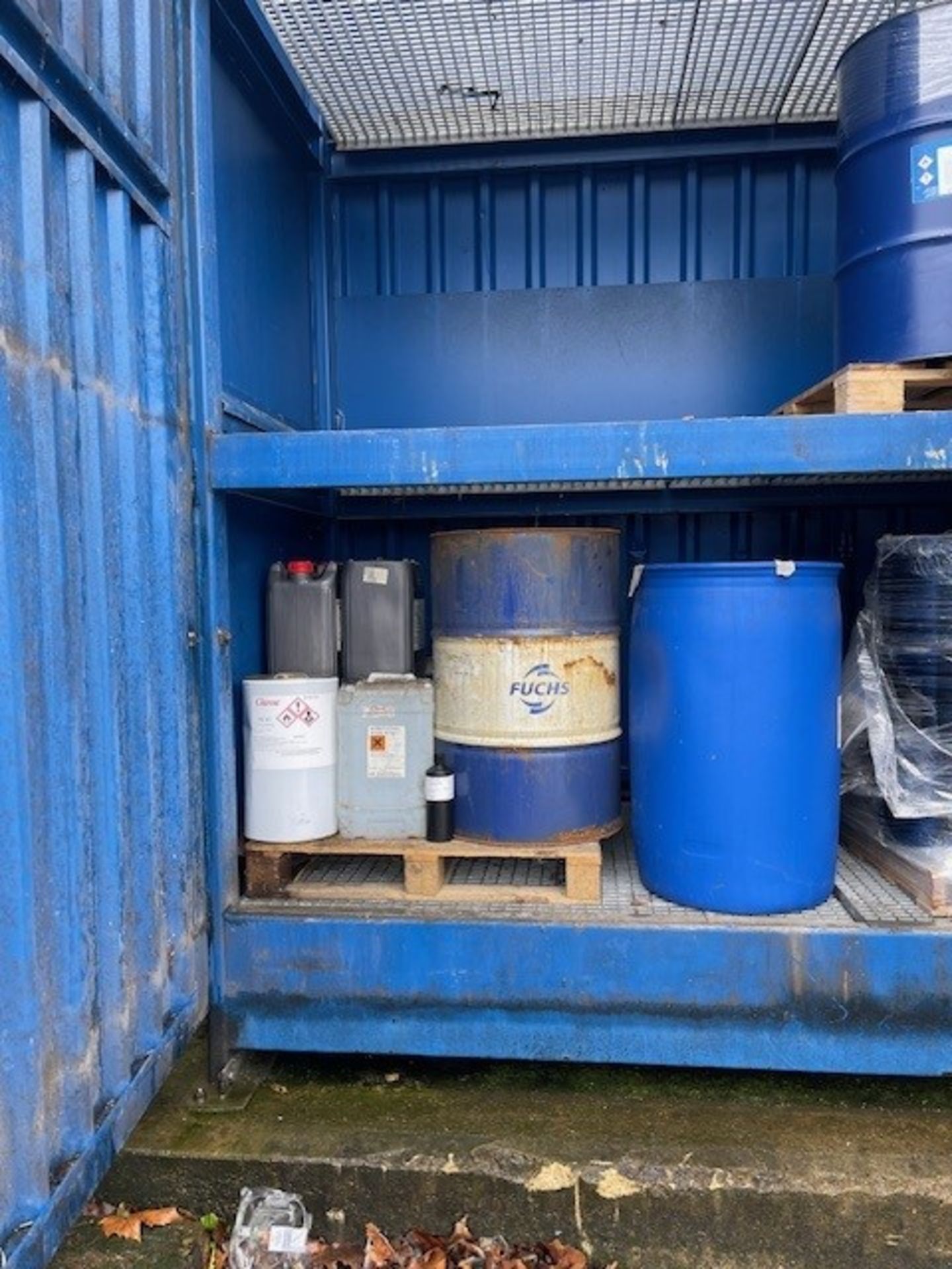 Denios steel 2 door chemical storage container, approx. size: 3m x 1.5m A work Method Statement - Bild 5 aus 6