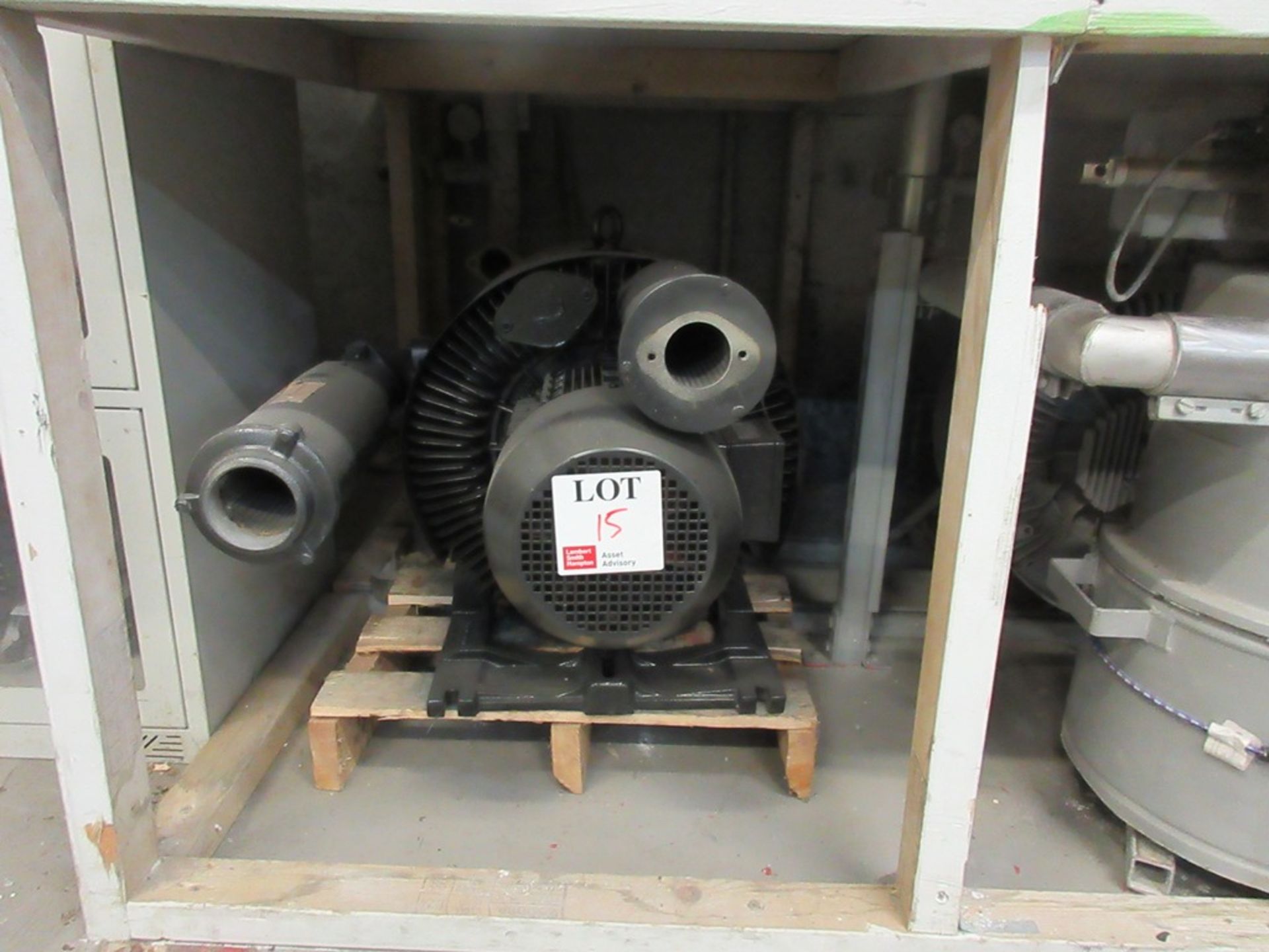 Inline system comprising: - 3 x Motan vacuum pumps - 3 x Piovan filters, model CL45 - 3 x - Bild 2 aus 10