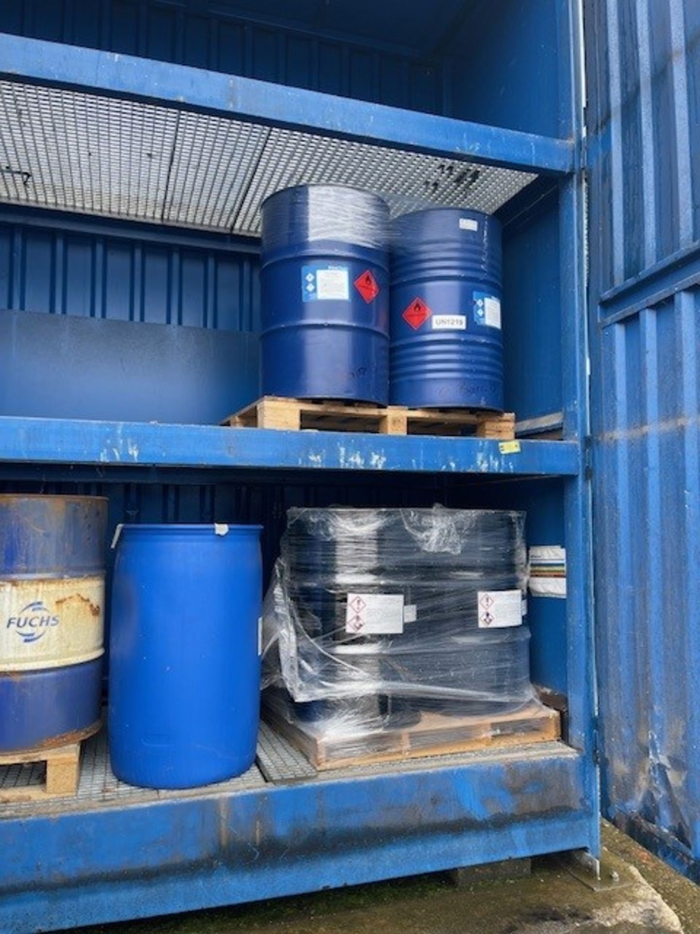 Denios steel 2 door chemical storage container, approx. size: 3m x 1.5m A work Method Statement - Bild 4 aus 6