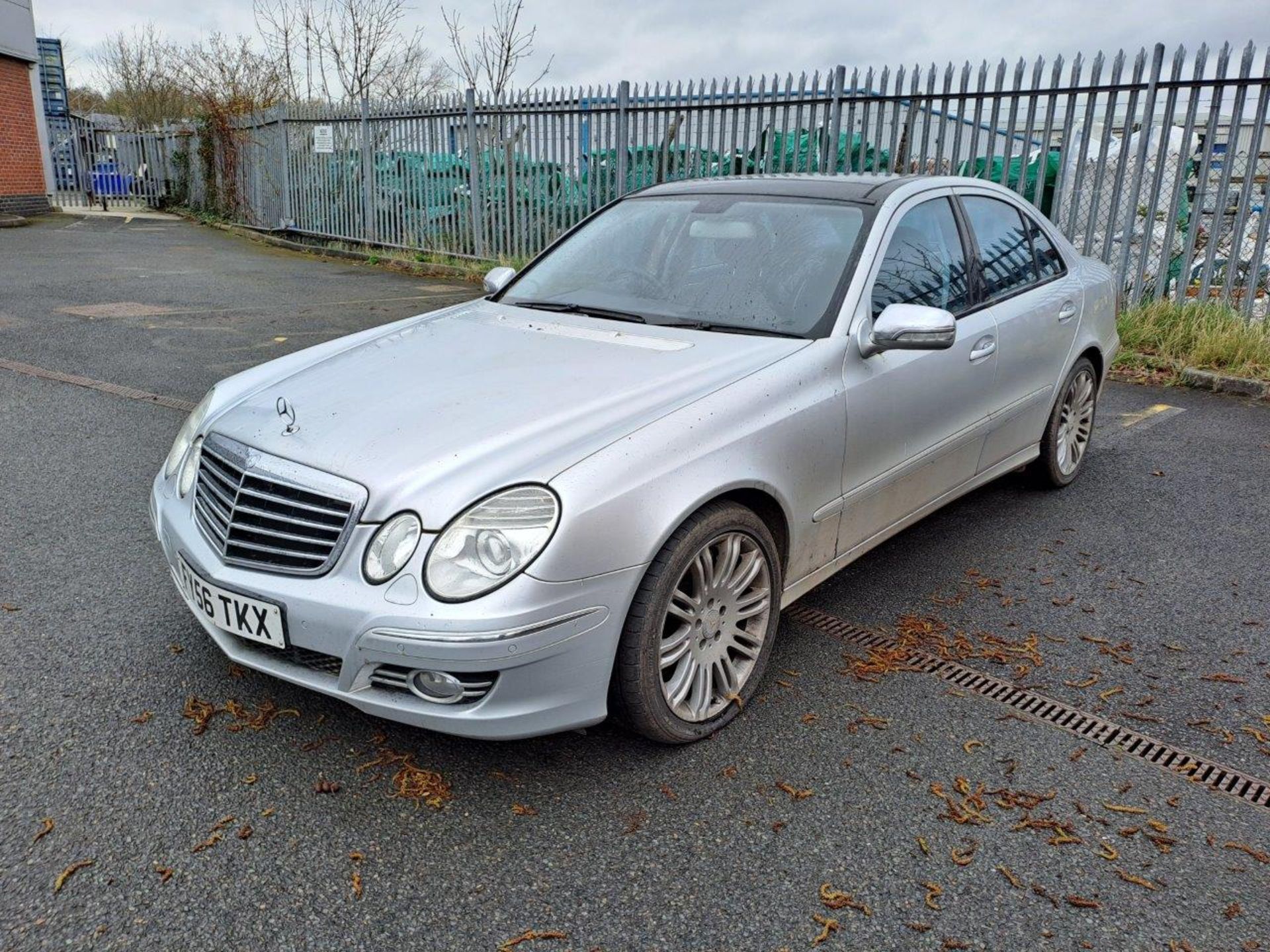 Mercedes E500 Sport AMG Motor Vehicle (39011) - Image 3 of 11